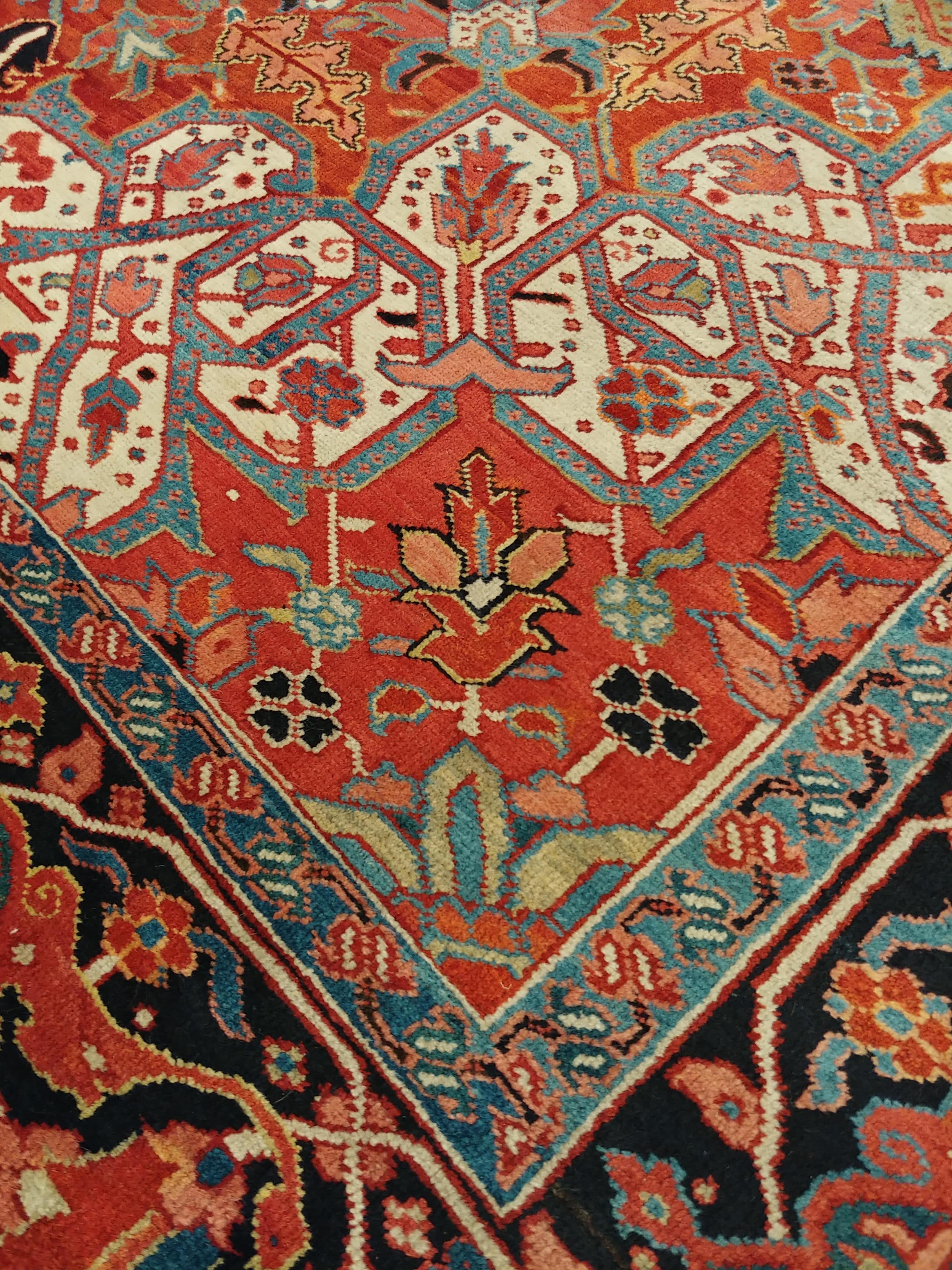 Alfombra persa antigua Heriz Alfombra oriental de lana hecha a mano, óxido, azul marino, marfil, dorado siglo XX en venta