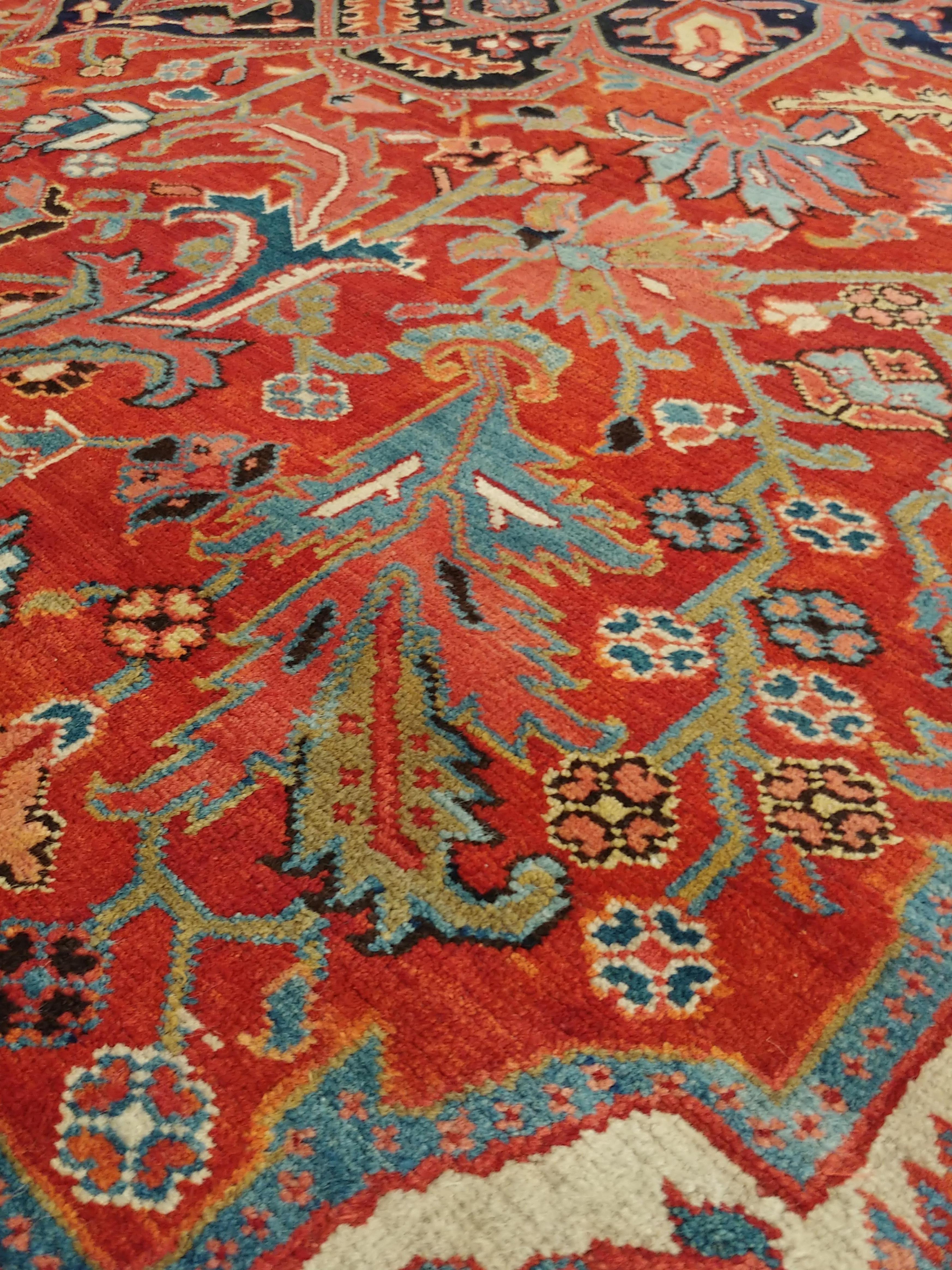 Alfombra persa antigua Heriz Alfombra oriental de lana hecha a mano, óxido, azul marino, marfil, dorado Lana en venta