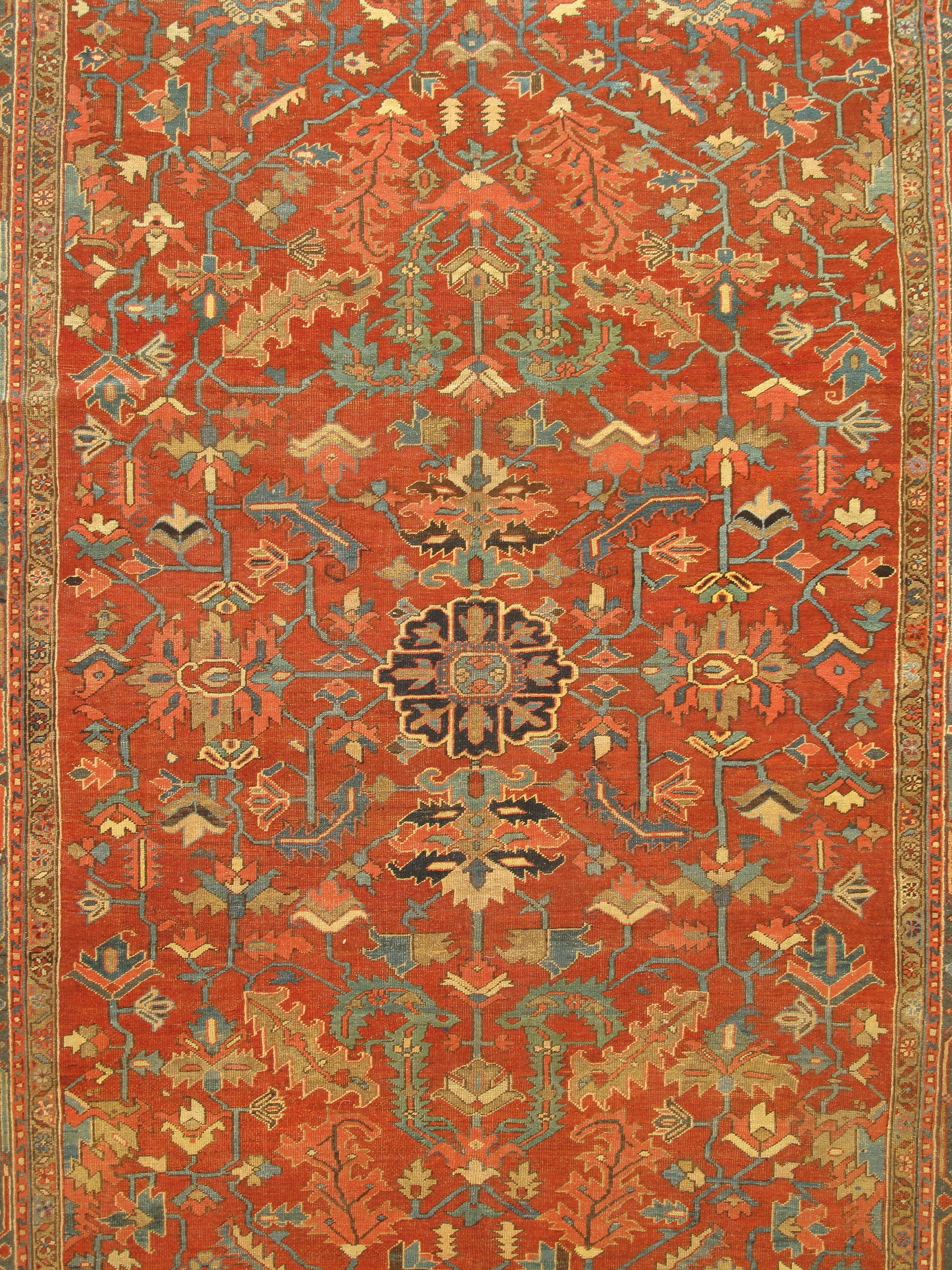 Alfombra persa antigua Heriz Alfombra oriental de lana hecha a mano, óxido, azul marino-azul medio en Bueno estado para la venta en Port Washington, NY