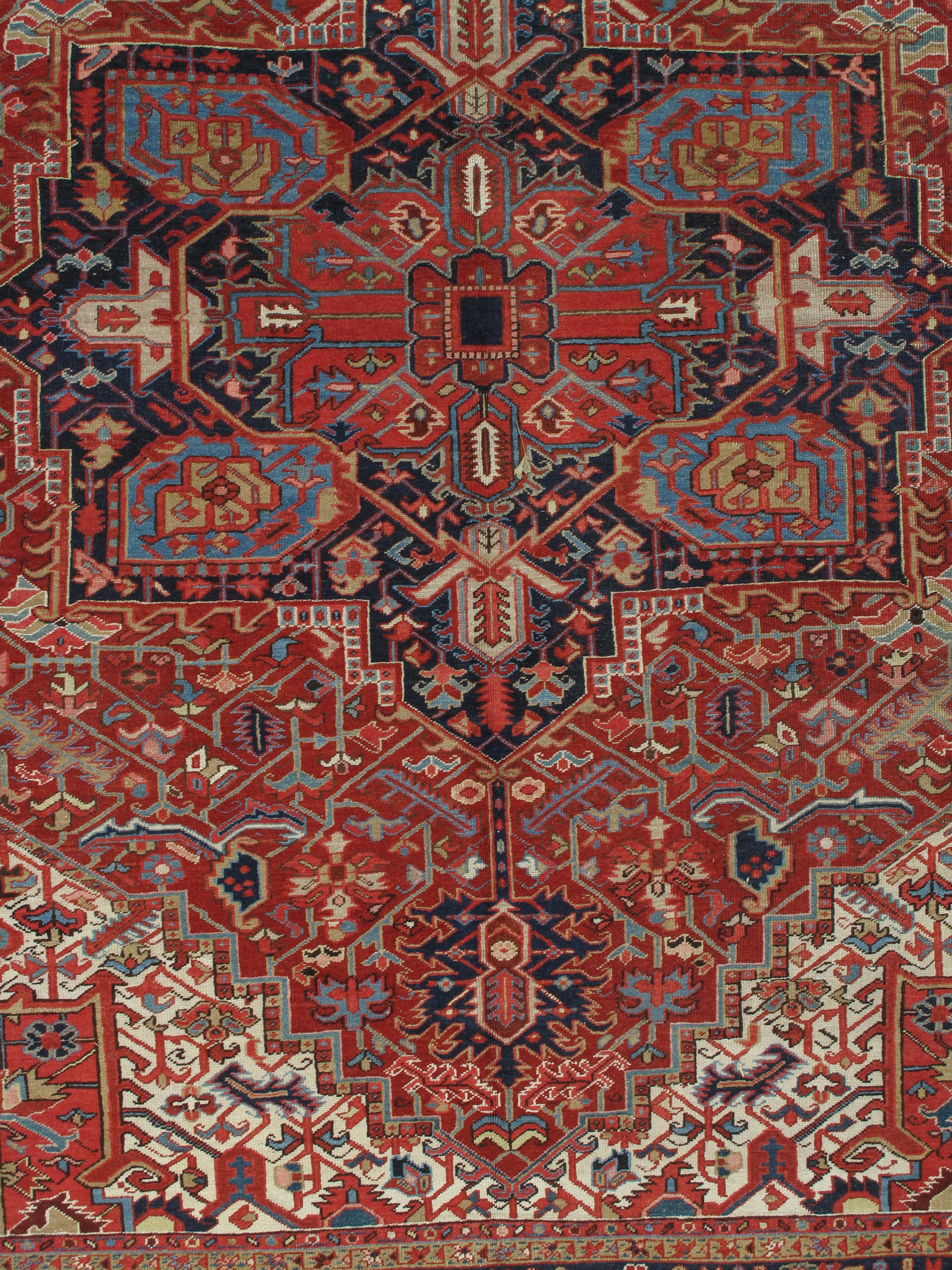 Noué à la main Tapis persan Heriz ancien en laine fait à la main, champ rouillé/rouge, marine en vente
