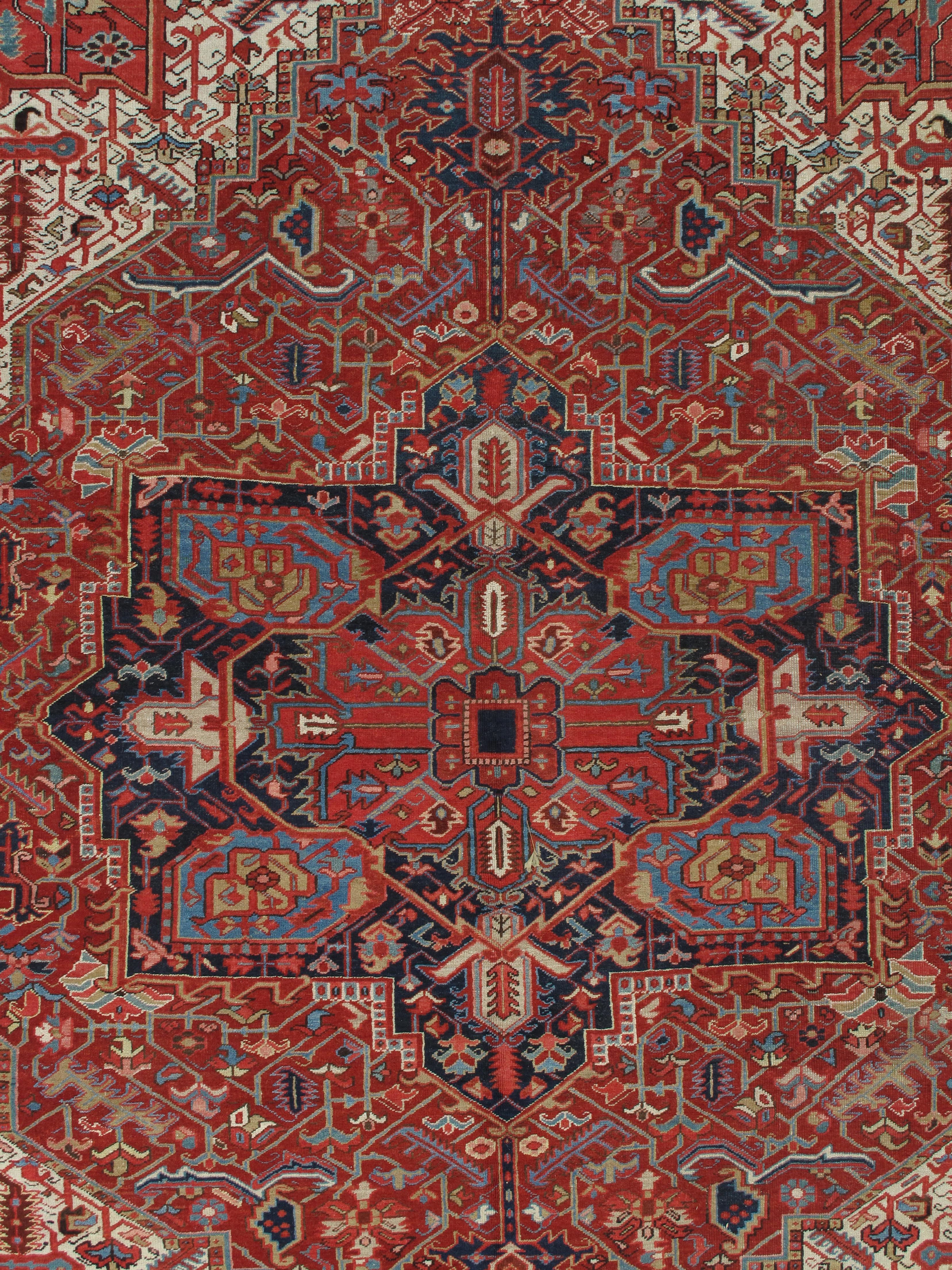 Laine Tapis persan Heriz ancien en laine fait à la main, champ rouillé/rouge, marine en vente