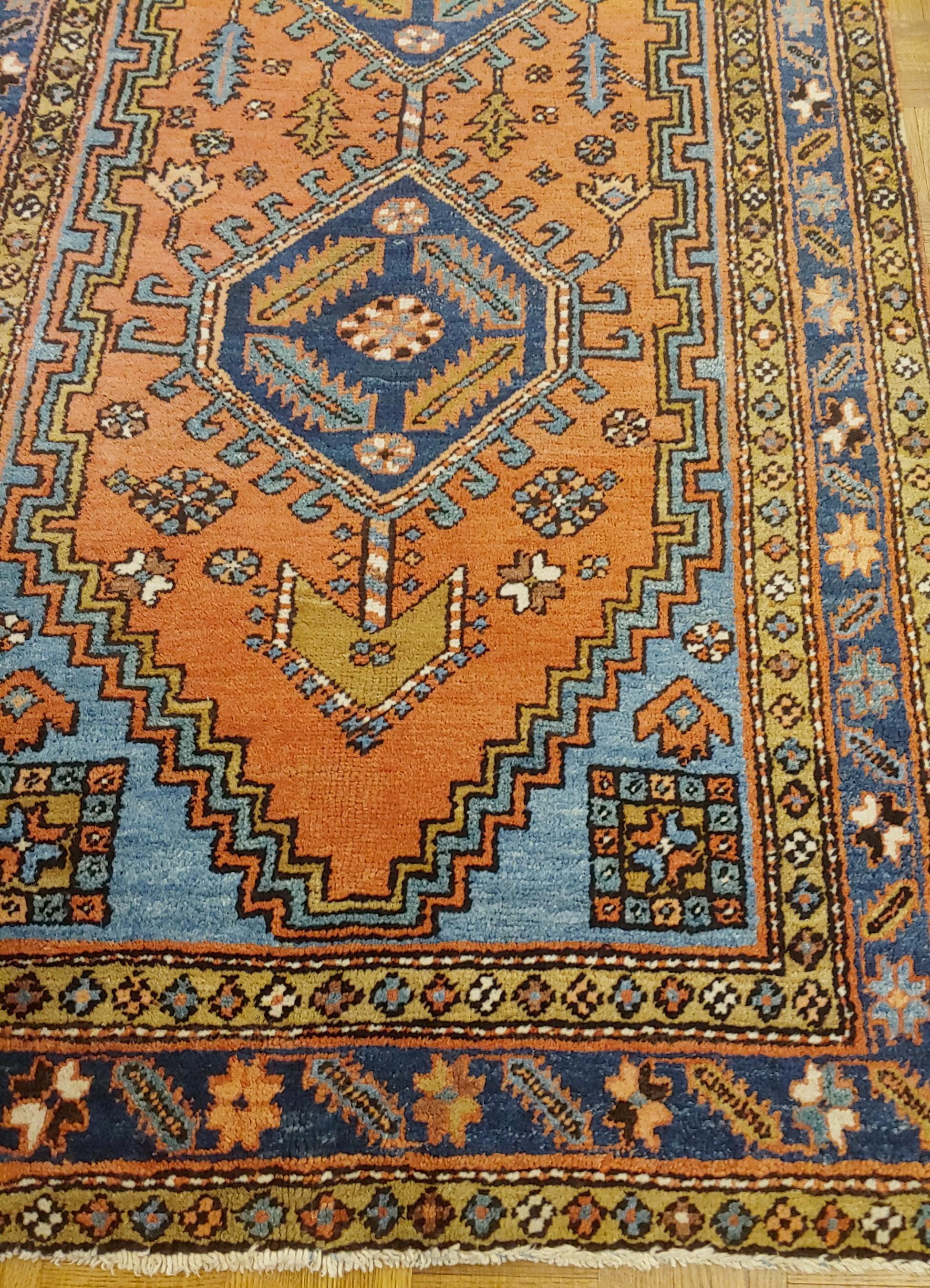 Antique Persian Heriz, Geometric Design, Rust with Blue Wool, 1915 In Good Condition For Sale In Williamsburg, VA