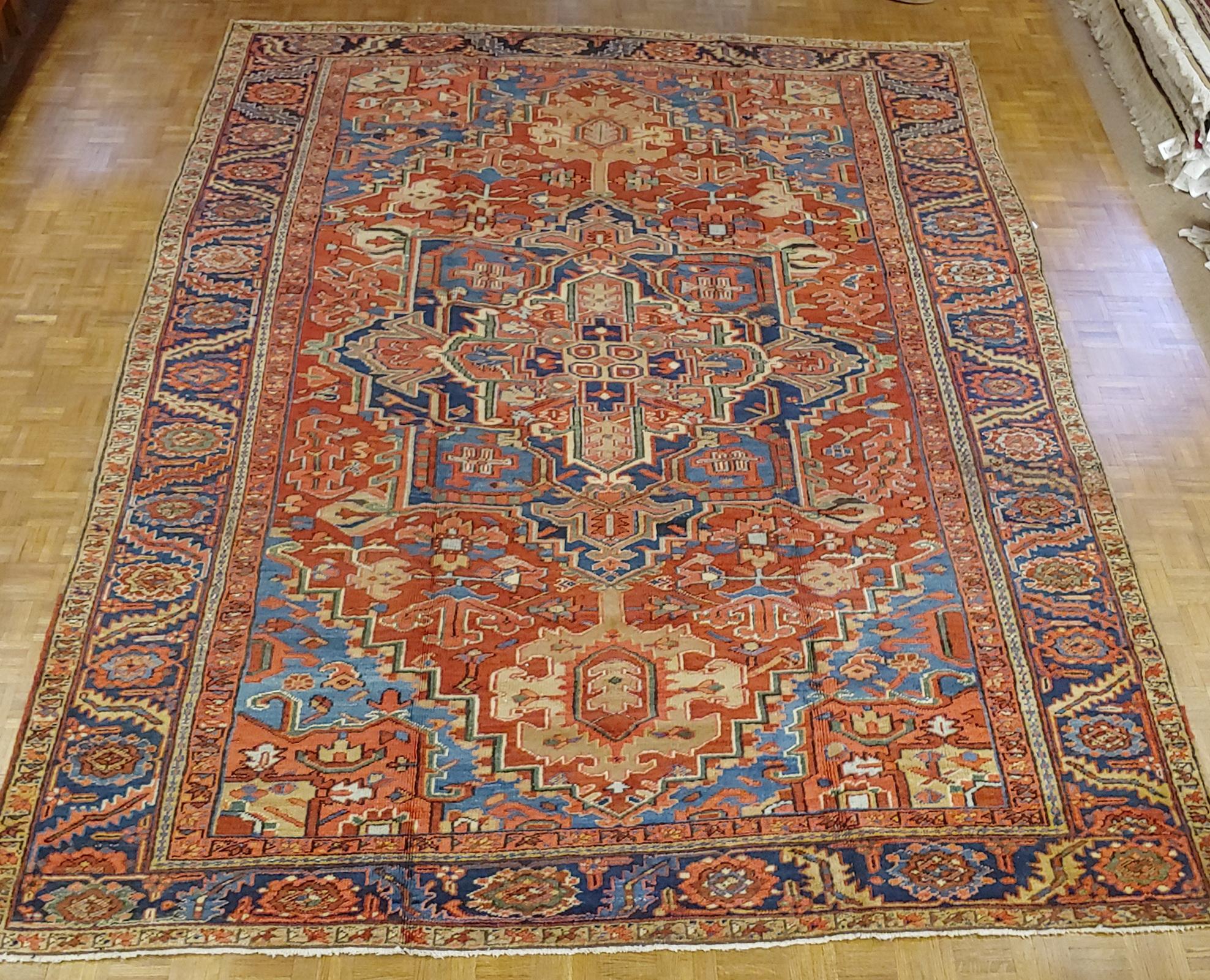 Antique Persian Heriz, Geometric Serapi Design, Rust Blue, Wool, Room Size, 1915 For Sale 1