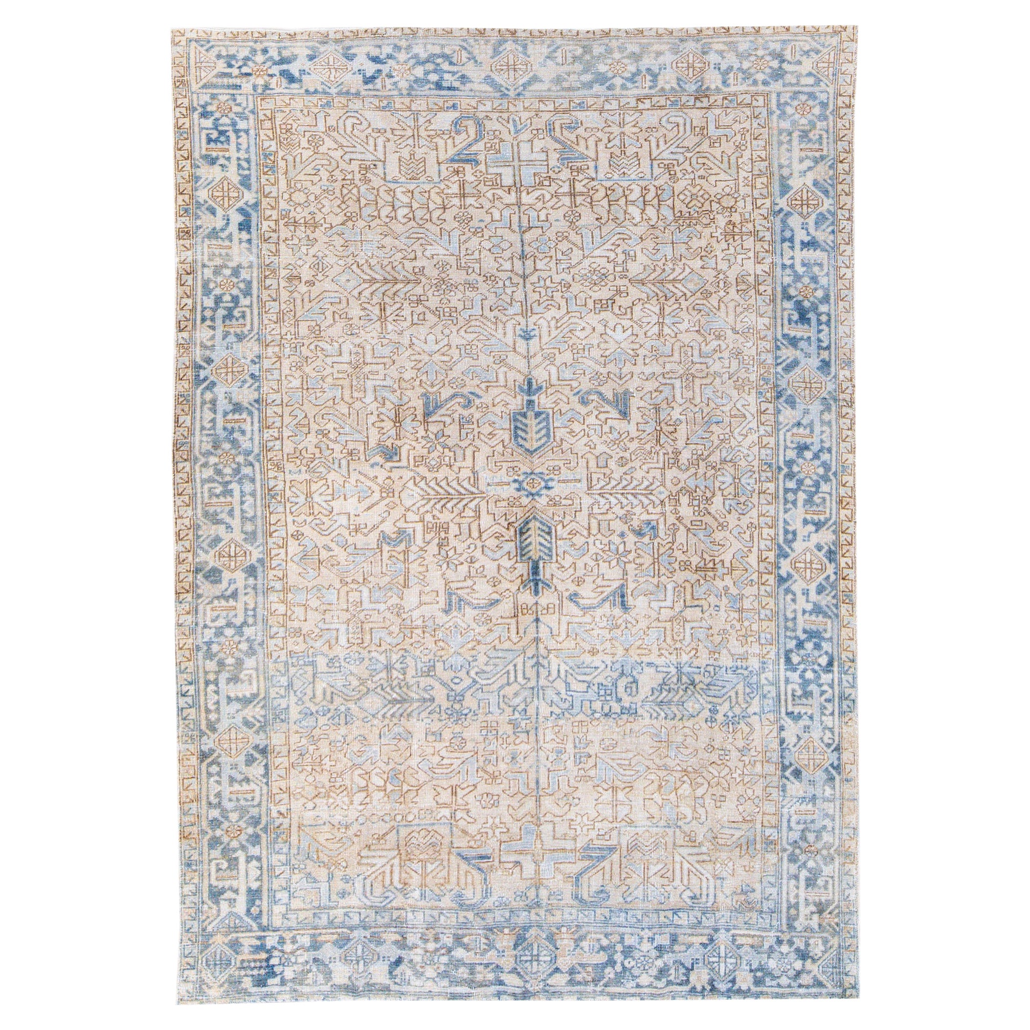 Tapis persan ancien Heriz en laine beige et bleu, entièrement réalisé à la main, de forme géométrique