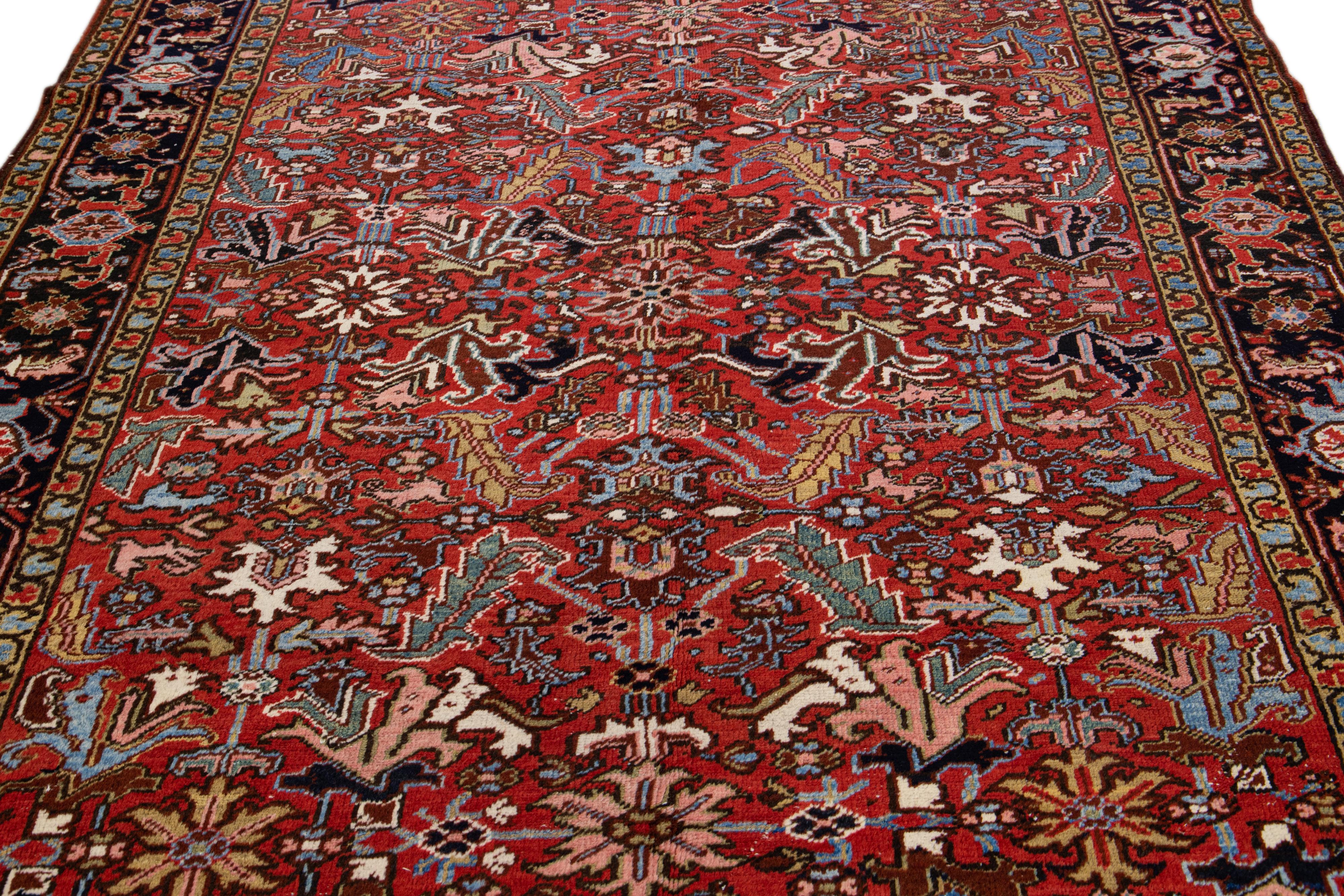 Heriz Serapi Ancien tapis persan Heriz en laine rouge à motifs intégraux, fait à la main en vente