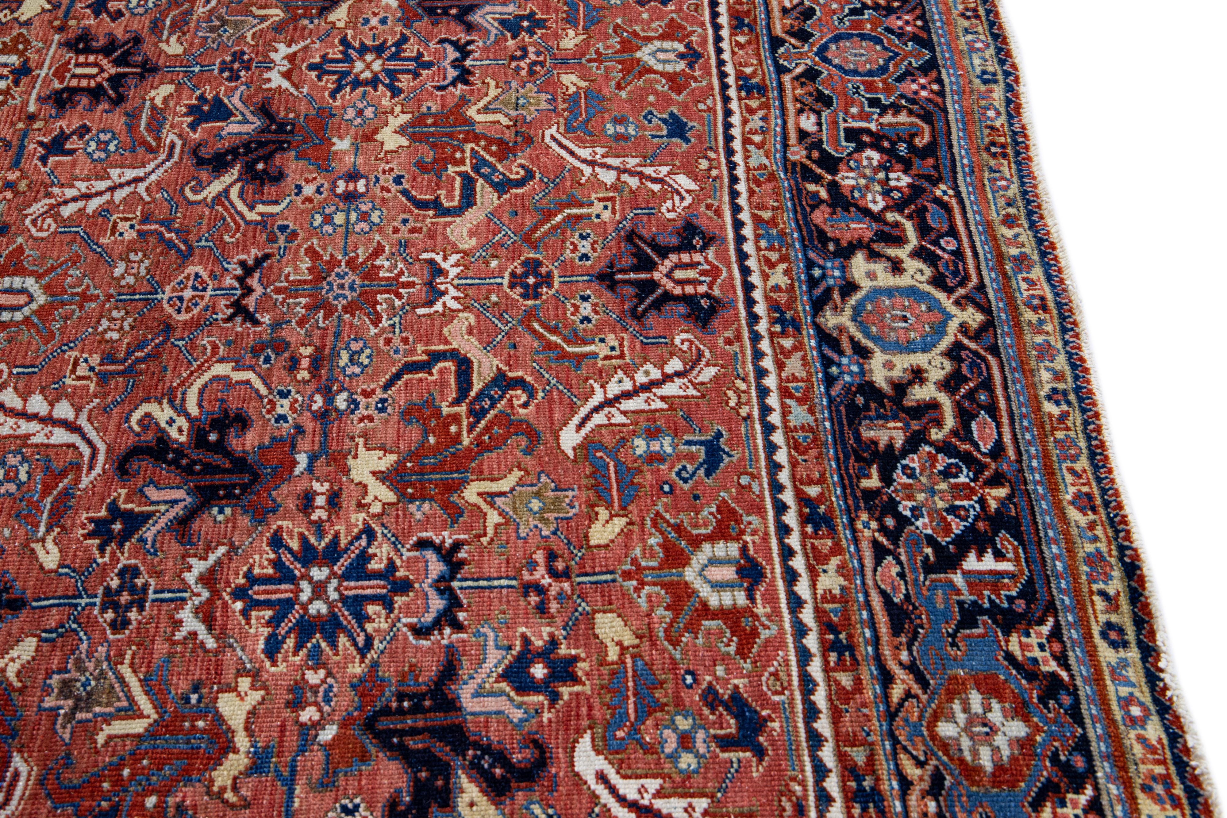 Ancien tapis persan Heriz en laine rouillée géométrique fait à la main, entièrement recouvert de laine en vente 2
