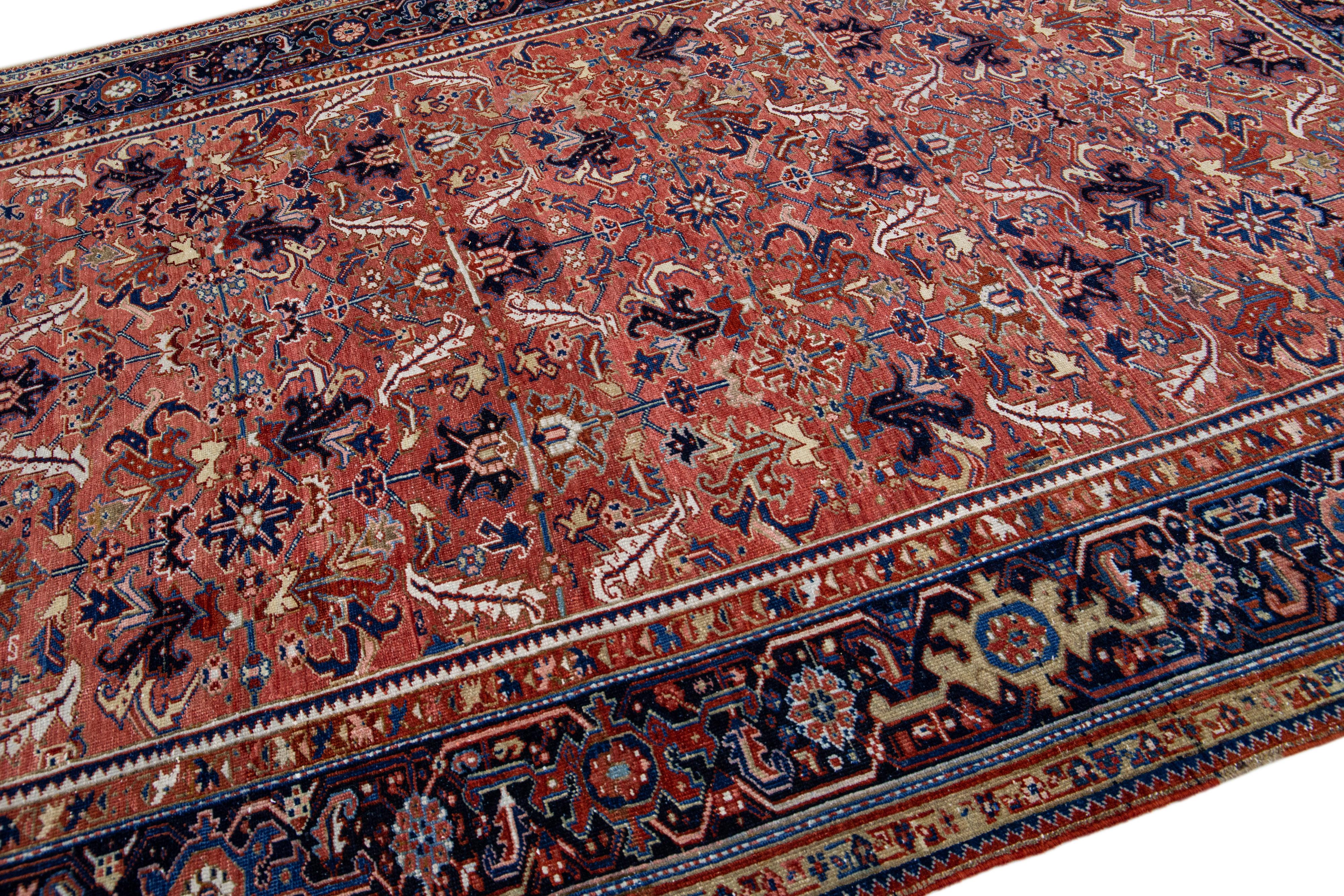 20ième siècle Ancien tapis persan Heriz en laine rouillée géométrique fait à la main, entièrement recouvert de laine en vente