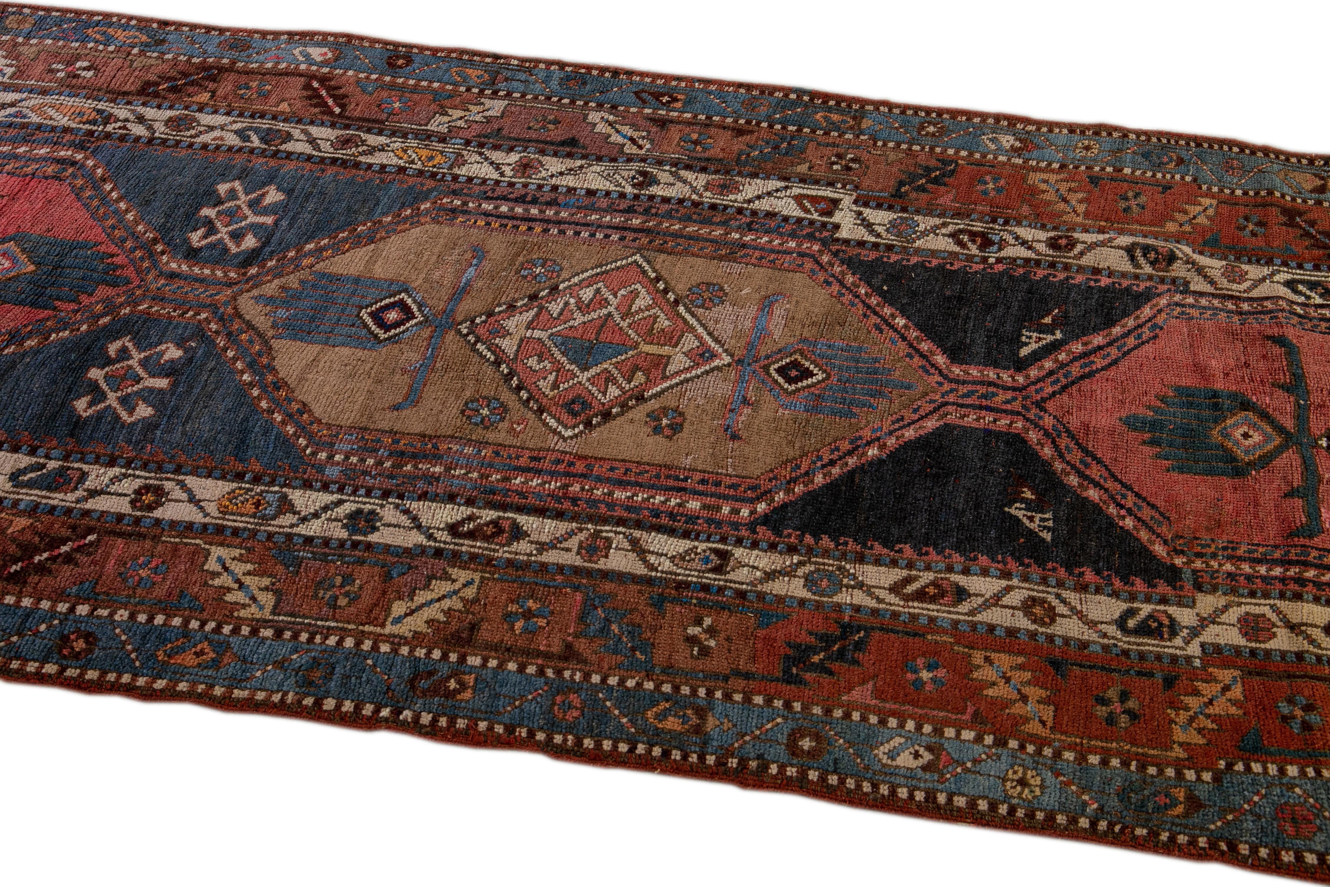 Antiker persischer Heriz-Teppich aus blauer Stammeswolle, handgefertigt (Wolle) im Angebot