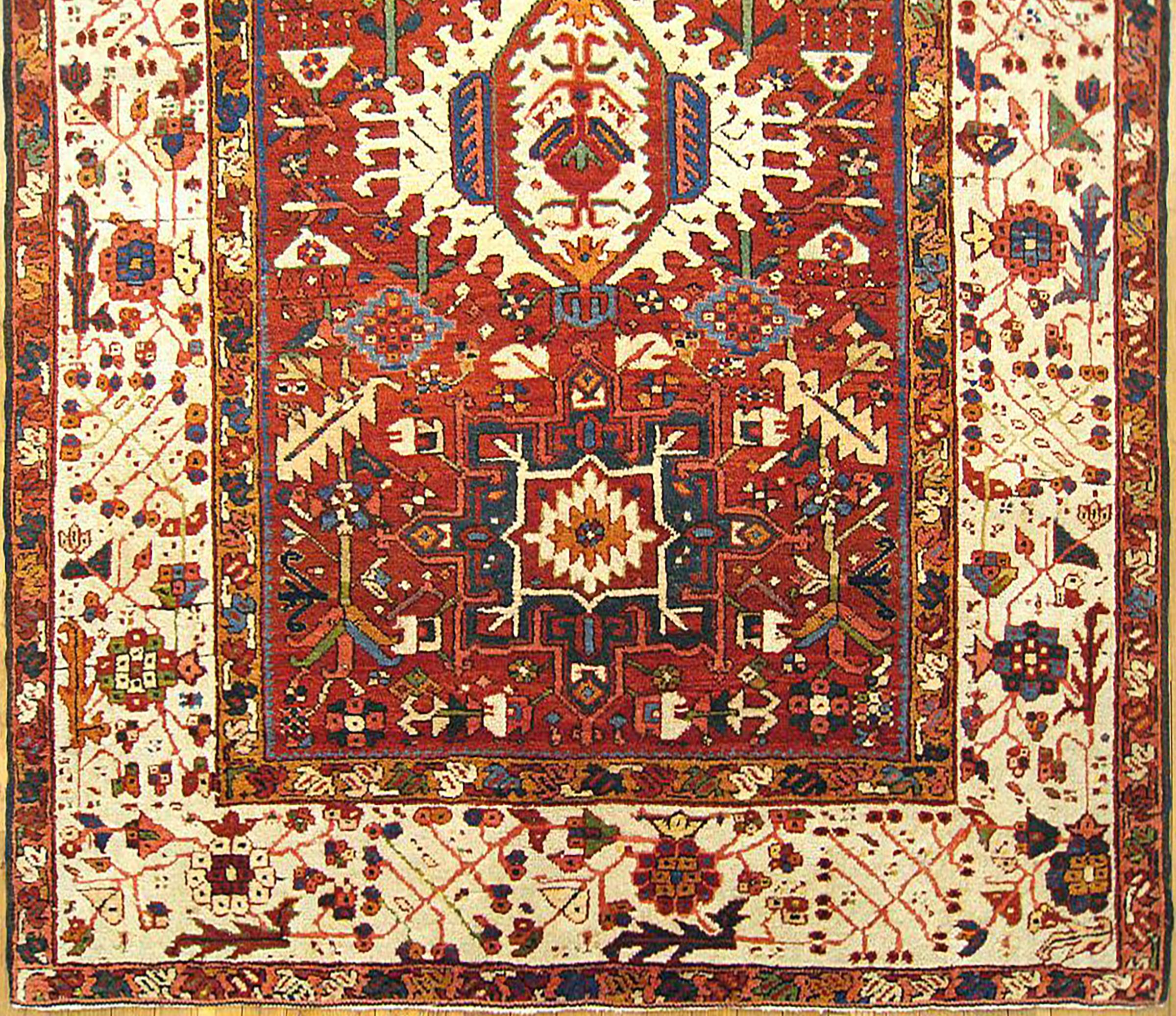 Antiker persischer Heriz Karaja- orientalischer Teppich, Zimmergröße, mit mehreren Medaillons (Handgeknüpft) im Angebot
