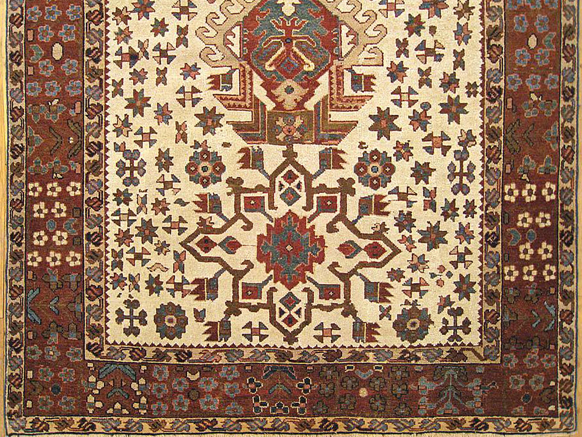 Antiker persischer Heriz Karaja- orientalischer Teppich, klein, mit mehreren Medaillons (Handgeknüpft) im Angebot