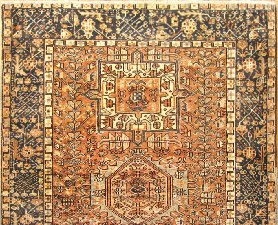 Antiker persischer Heriz Karaja- orientalischer Teppich, klein, mit mehreren Medaillons (Handgeknüpft) im Angebot