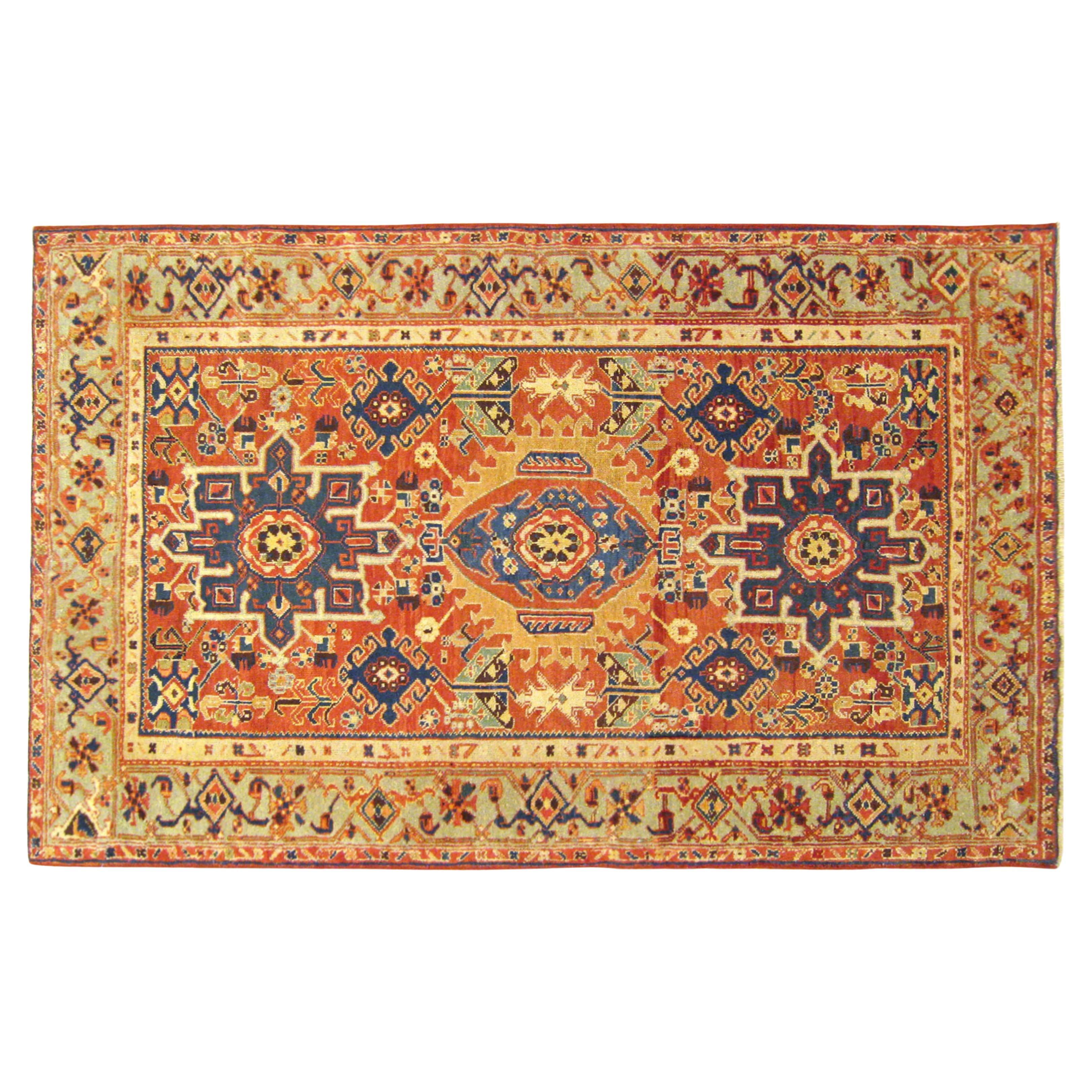 Tapis persan ancien Heriz Karaja Oriental, petite taille, avec plusieurs médaillons