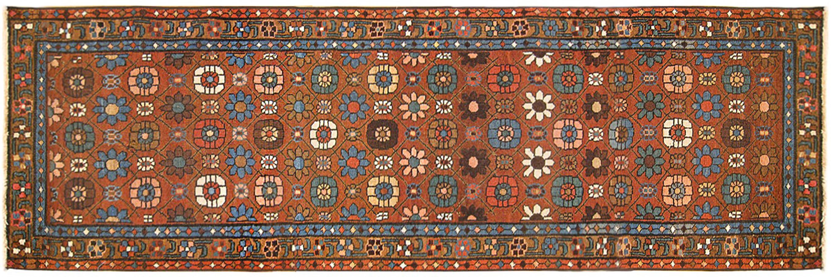 Antiker persischer Heriz- orientalischer Heriz-Teppich, in Läufergröße, wiederkehrendes Blumenkopf-Design