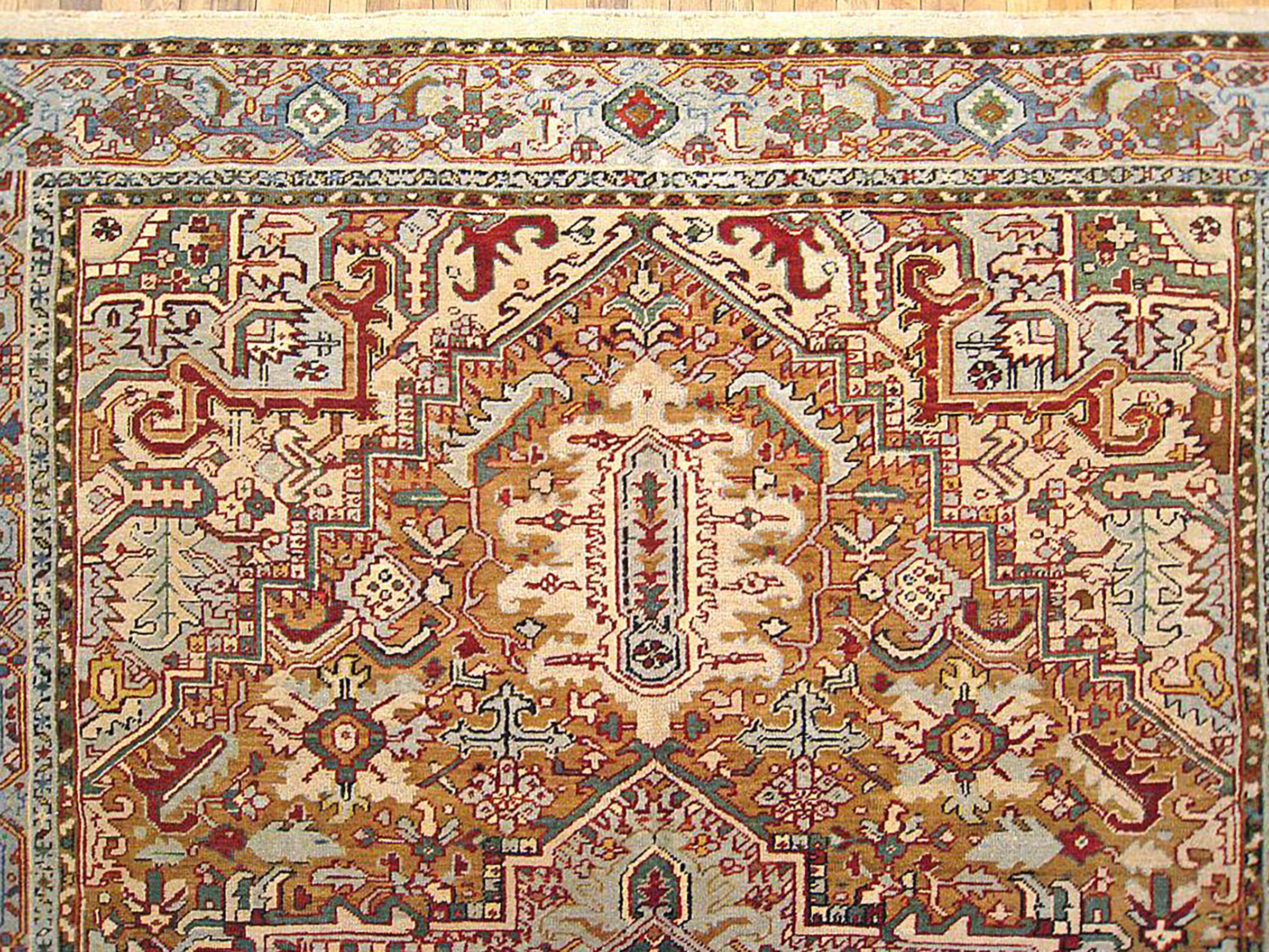 Antique Persian Heriz Oriental Rug, Room Size, W/ Geometric Abstracts In Good Condition For Sale In New York, NY