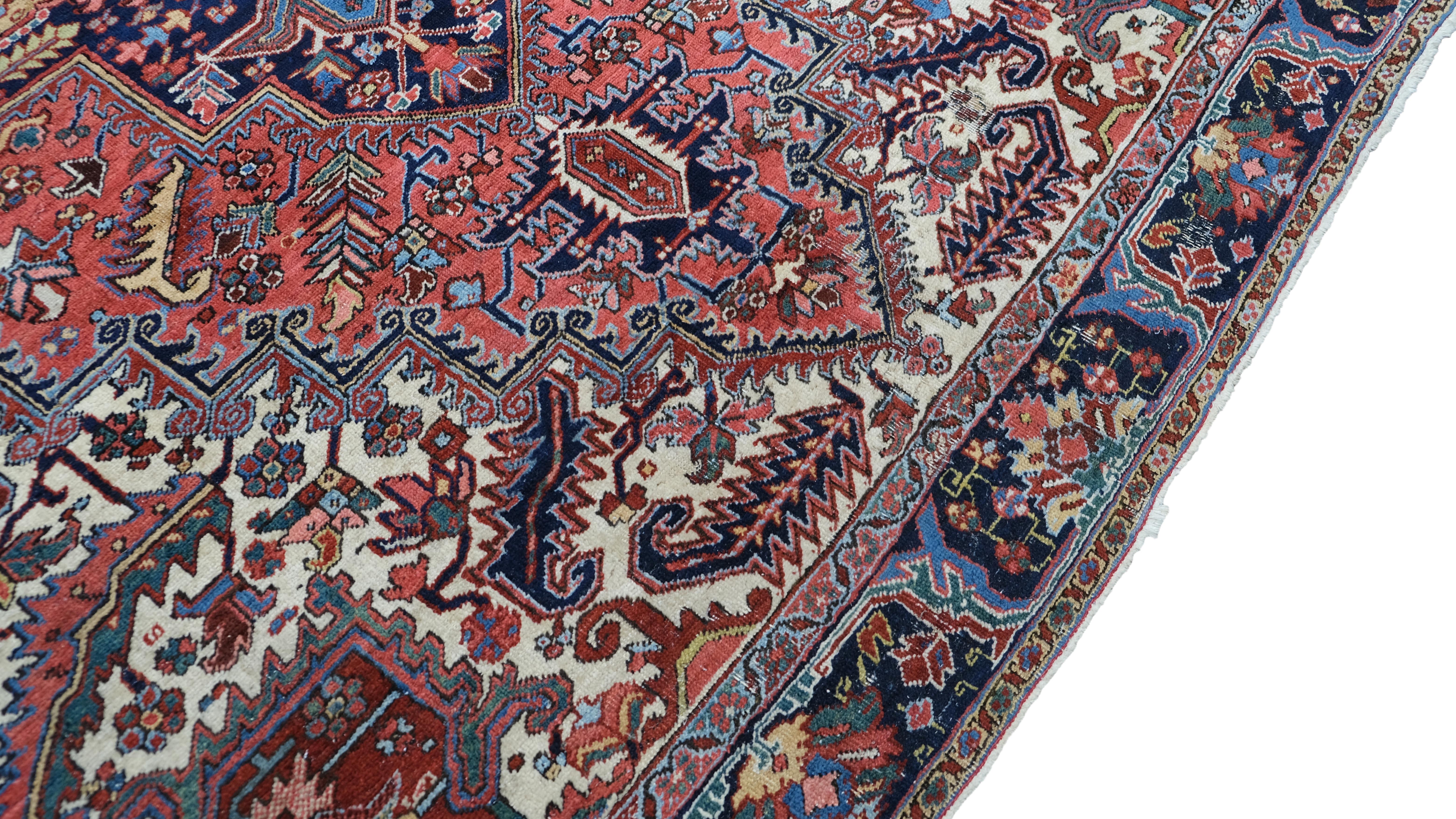 Antike persische Heriz-Rote und blaue 8'x11'5'' um 1920 (Handgeknüpft) im Angebot