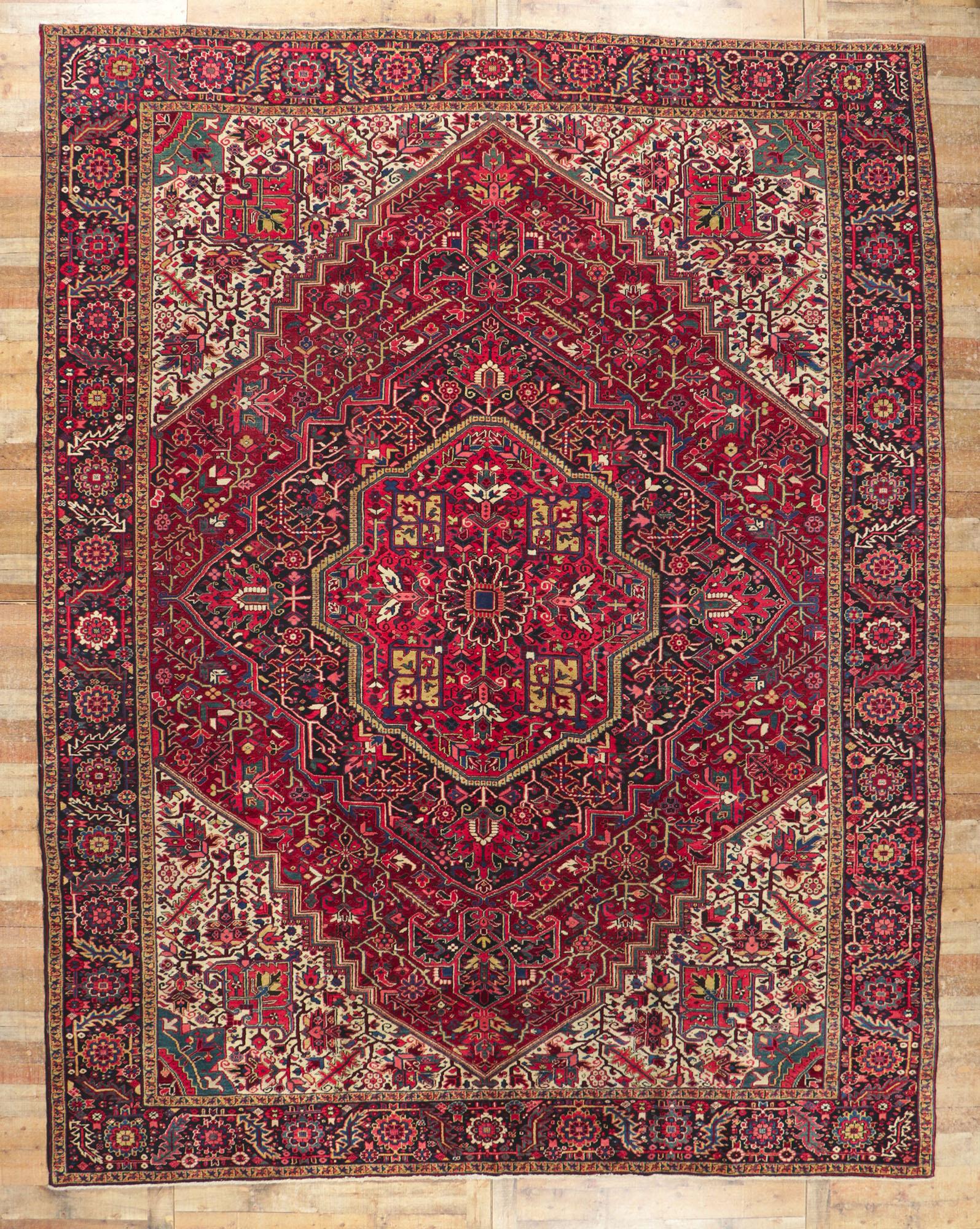 Antiker persischer Heriz-Teppich aus Persien, 11'05 x 14'06 (Wolle) im Angebot