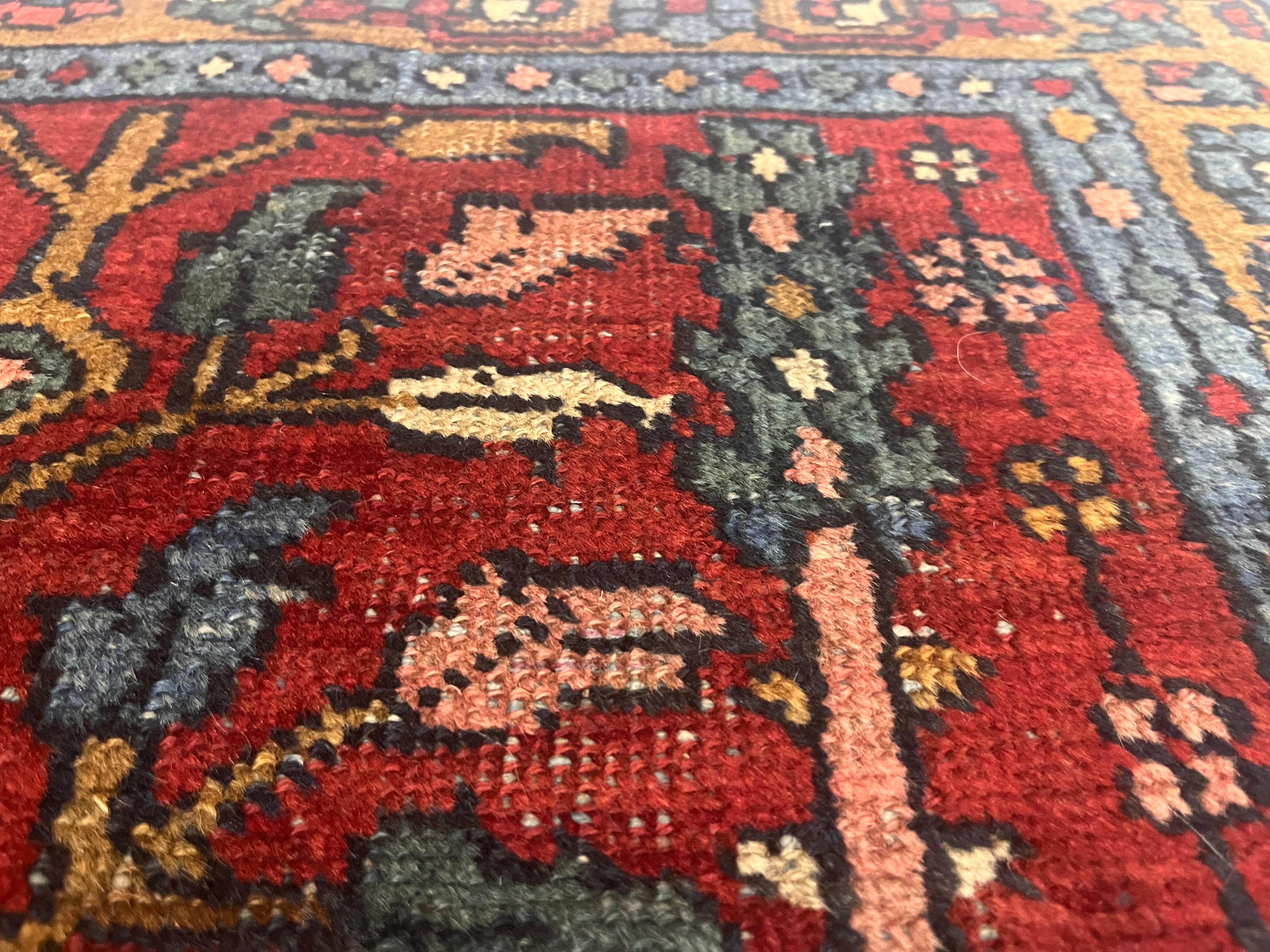 Antiker persischer Heriz-Teppich 2'9
