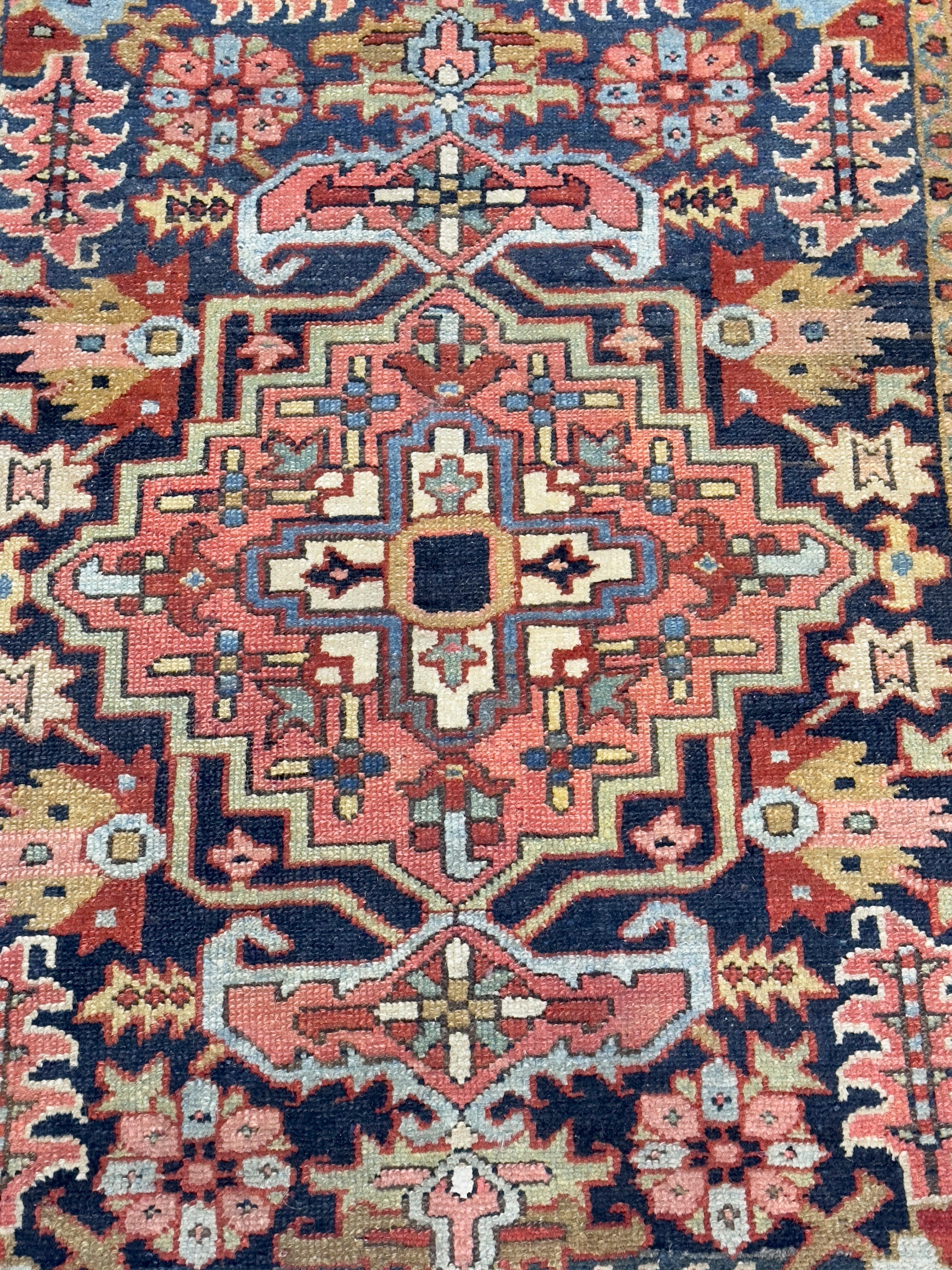 Antiker persischer Heriz-Teppich 3'7