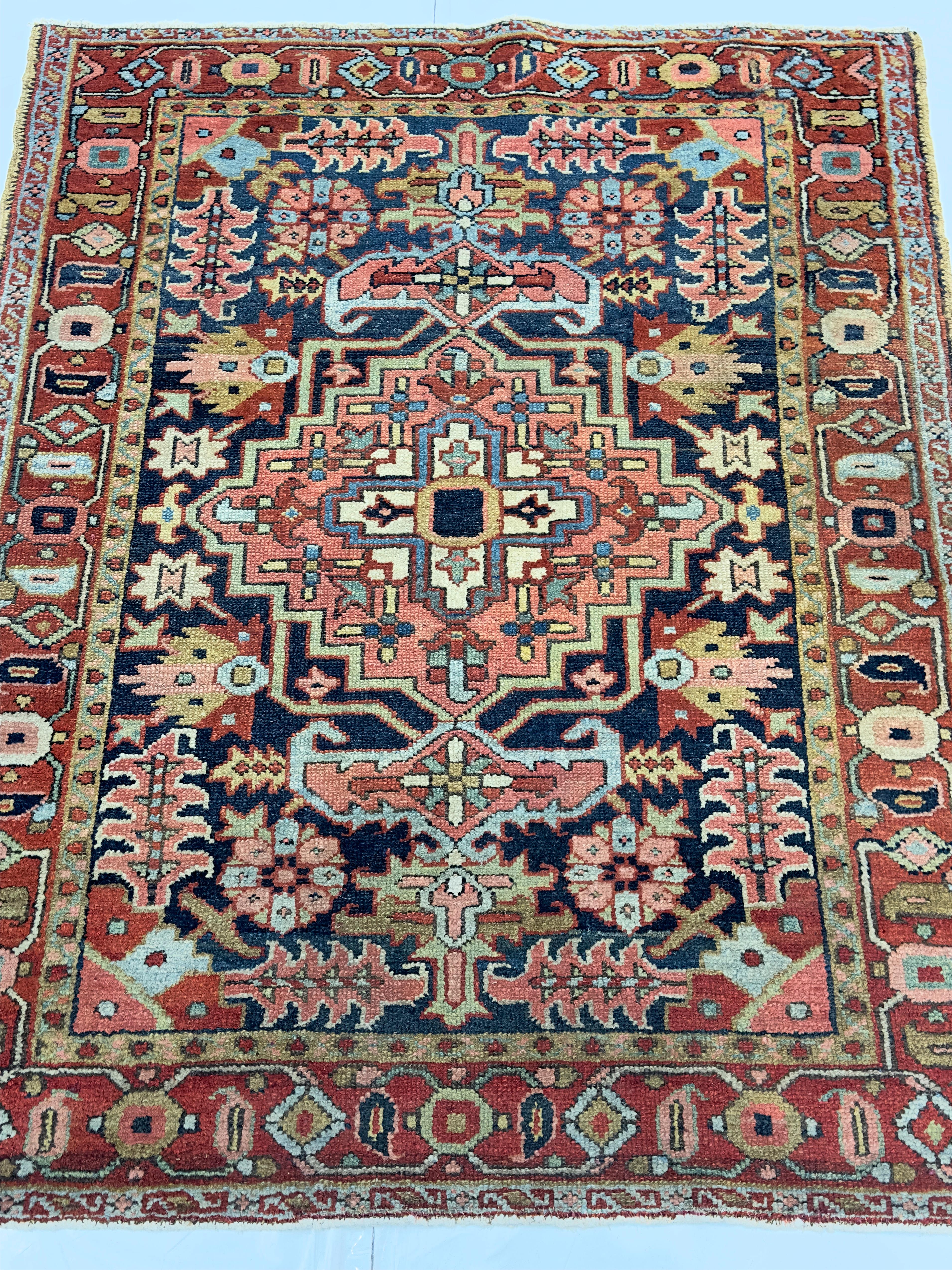 Antiker persischer Heriz-Teppich 3'7