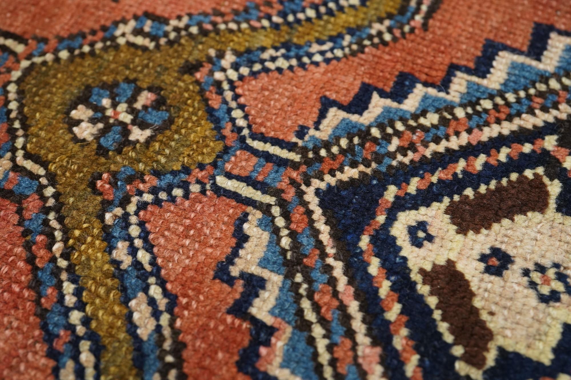 Antique Persian Heriz Rug 3'9'' x 5'1'' In Good Condition For Sale In New York, NY