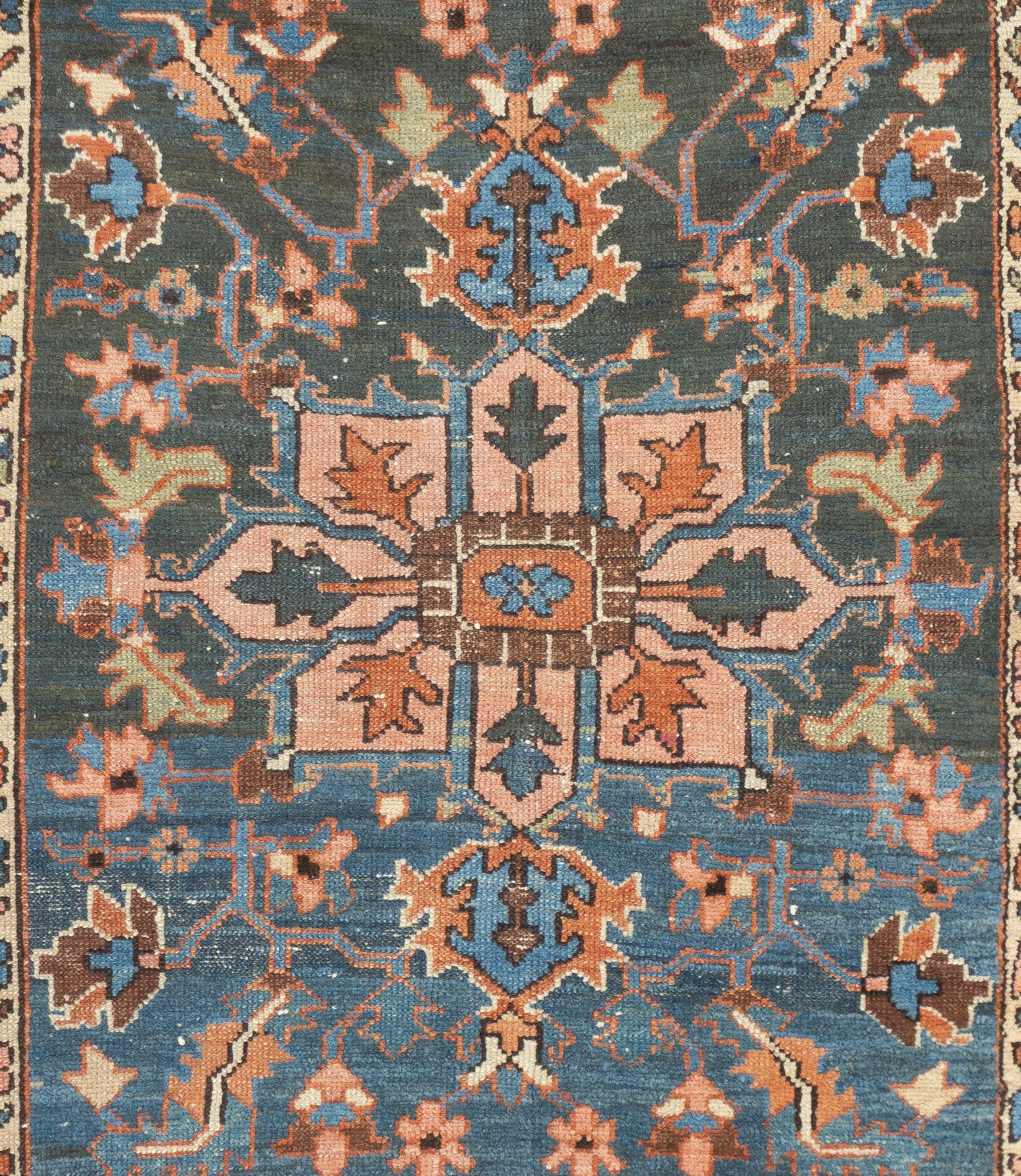 Antiker persischer Heriz-Teppich 4'0