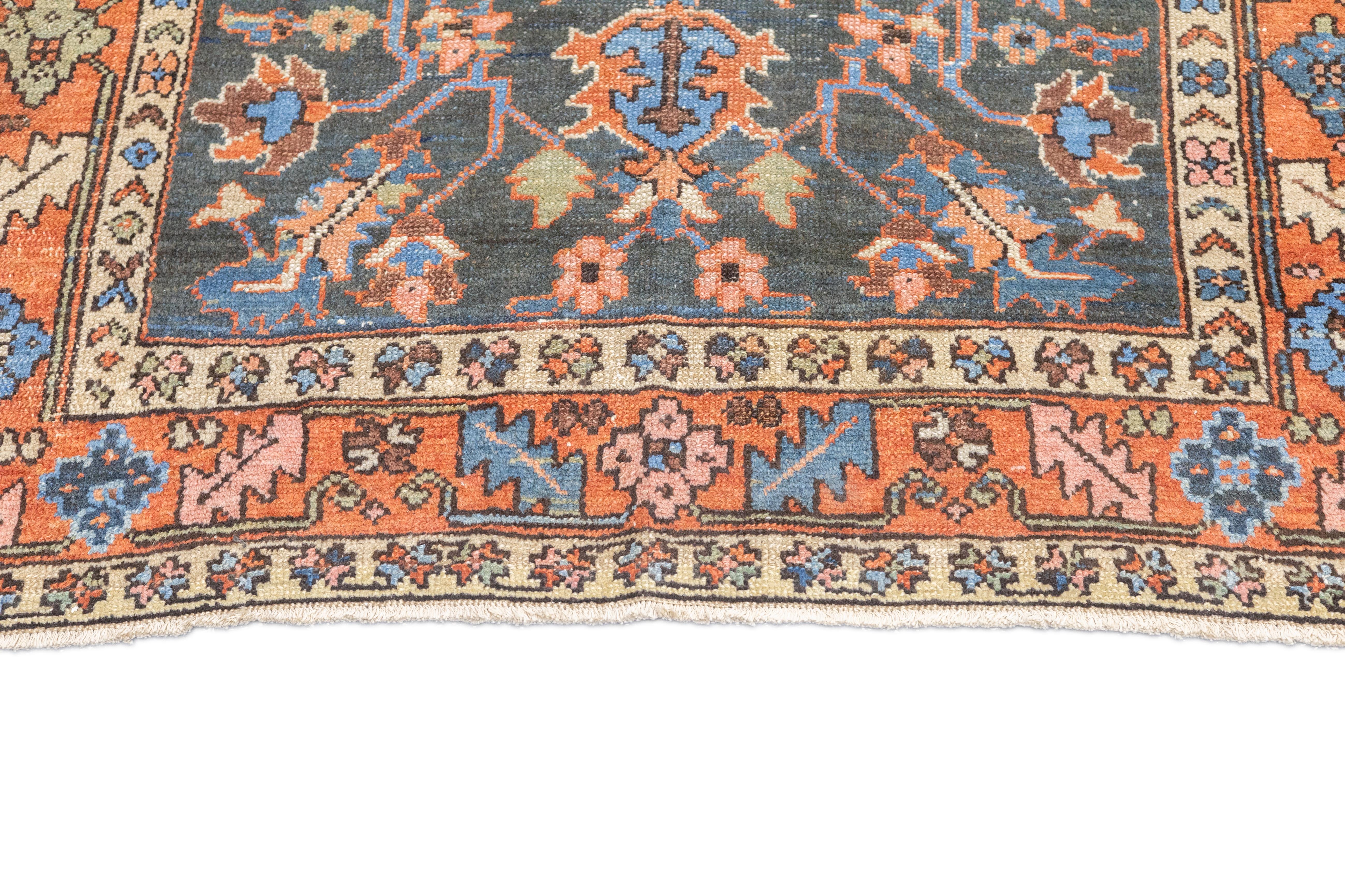 Antiker persischer Heriz-Teppich 4'0