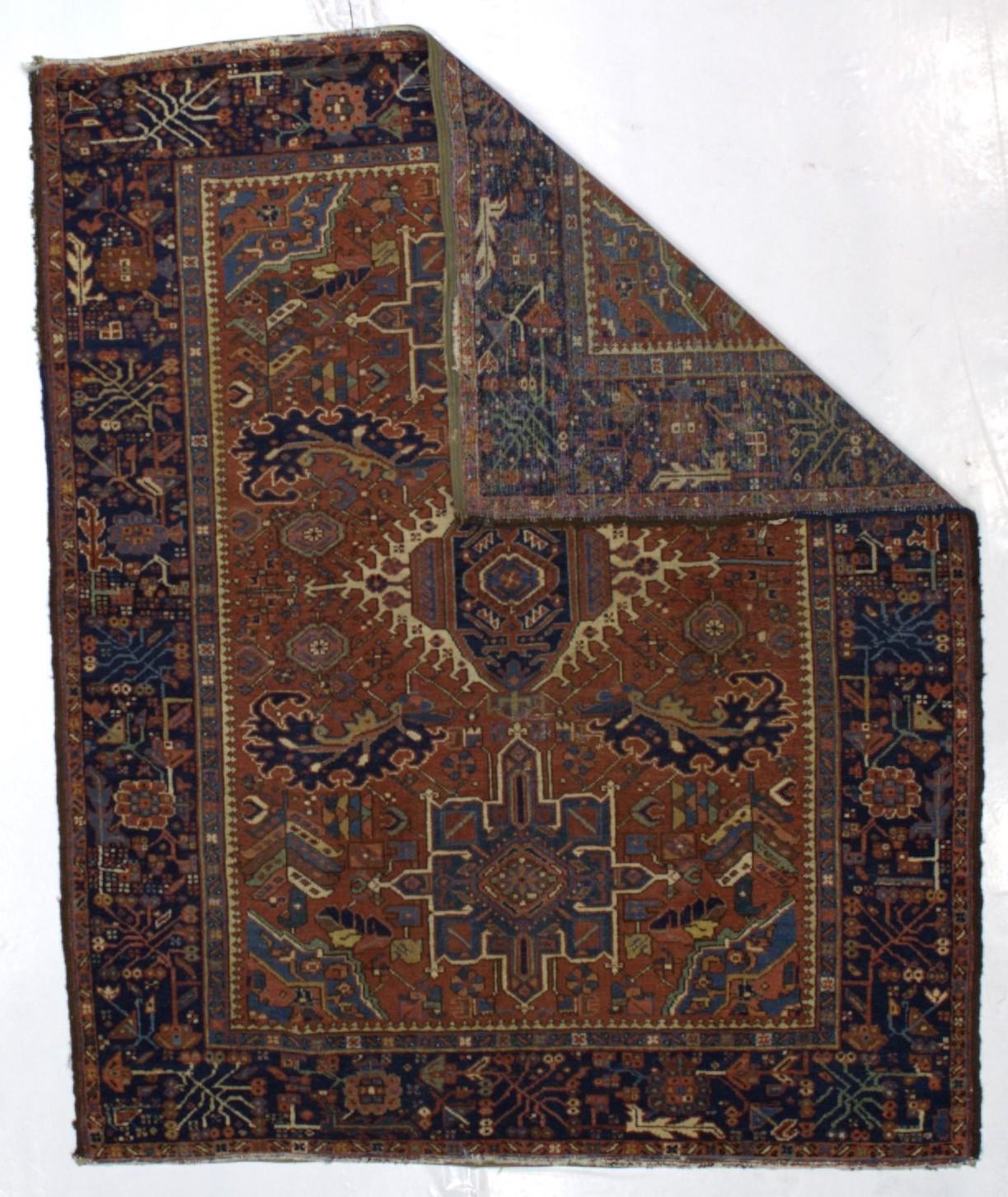 Antiker persischer Heriz-Teppich 4'10