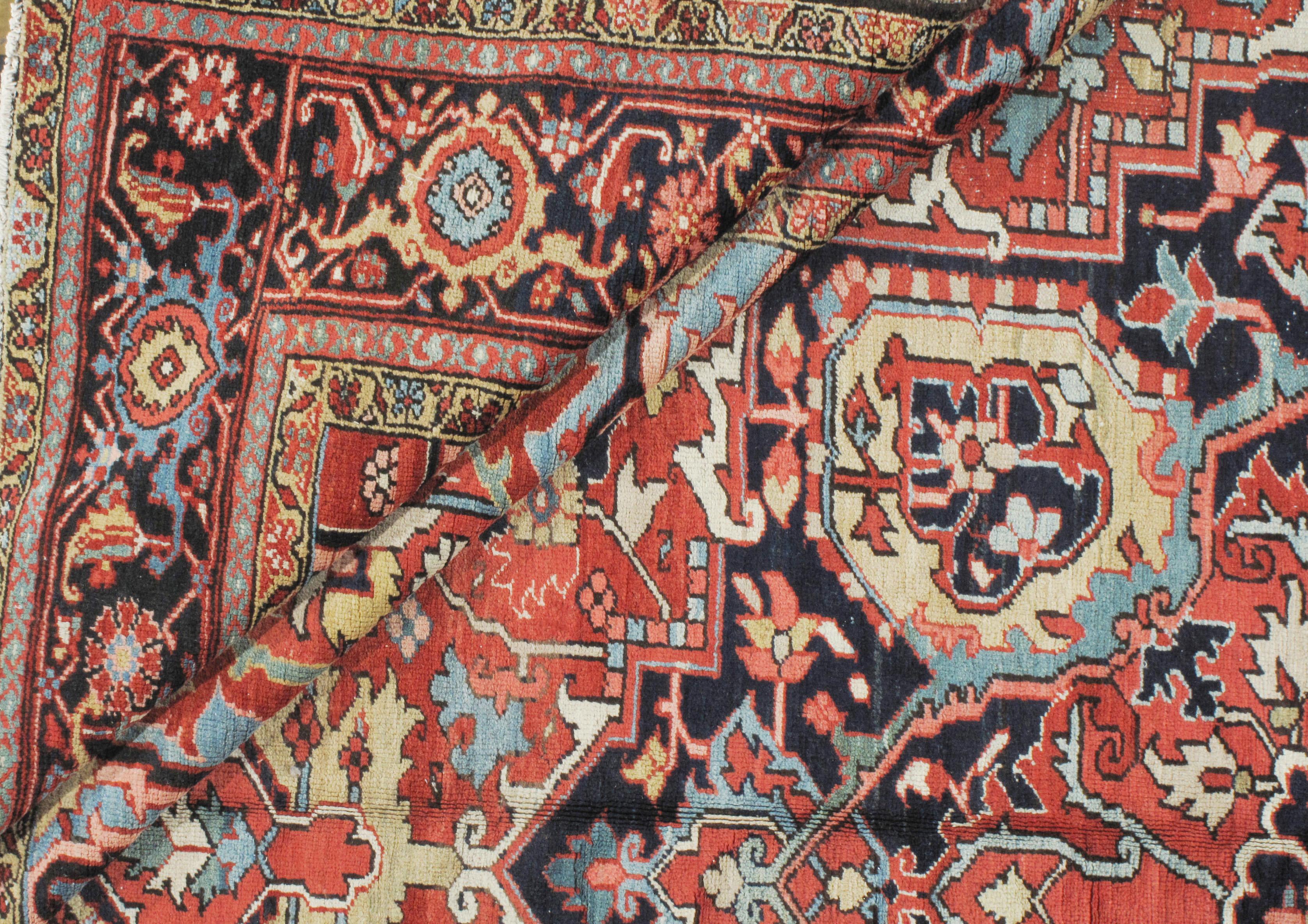 Antique Persian Heriz Rug  9'9 x 13'1 For Sale 2
