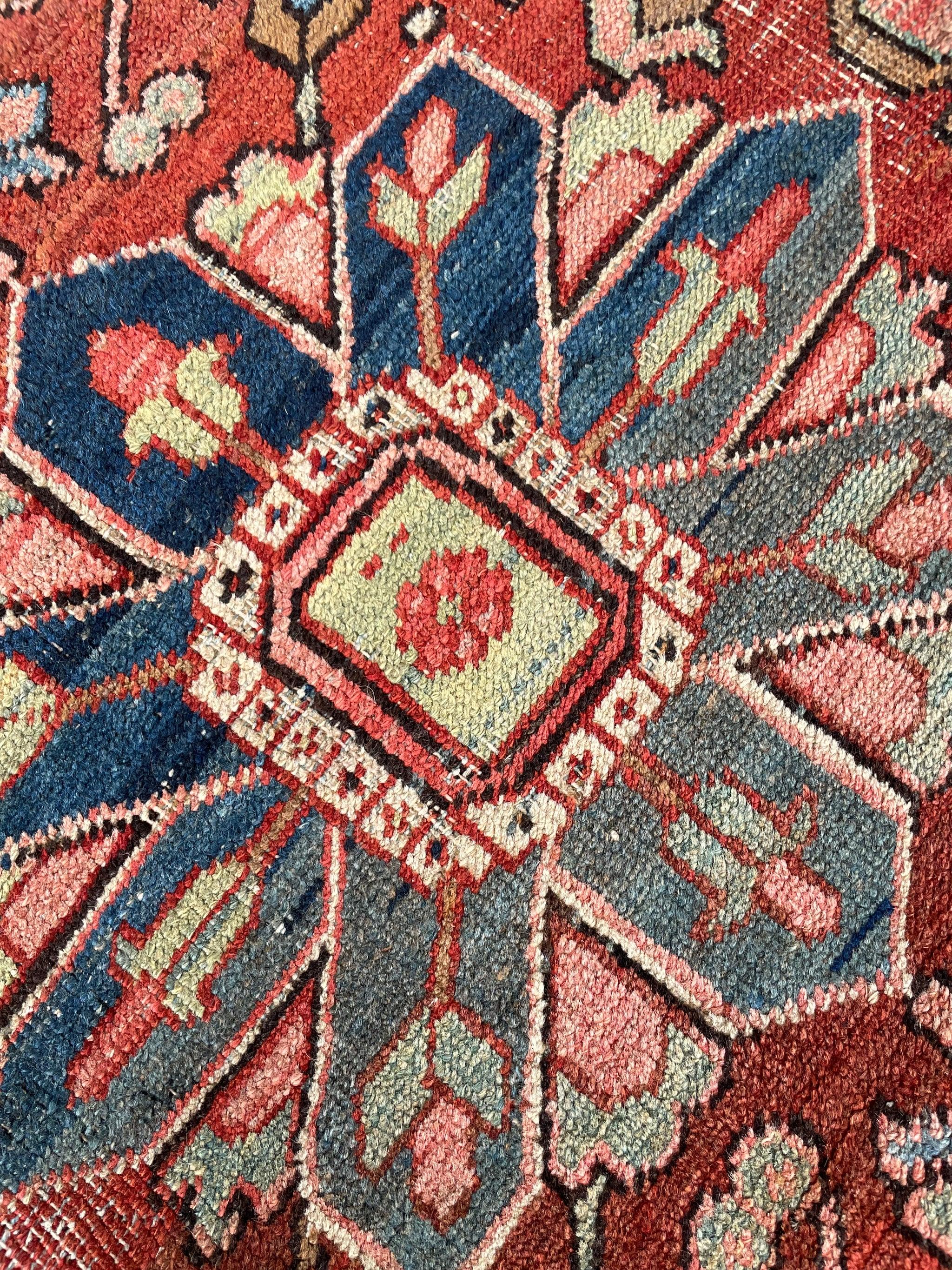 Tapis persan ancien Heriz, vers 1915-1925 Bon état - En vente à Milwaukee, WI