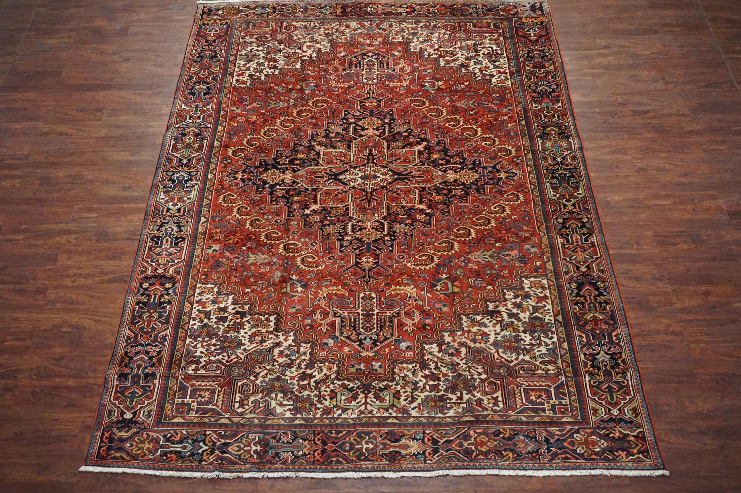 Antique Persian Heriz rug,

circa 1930.

Measures: 9' 5