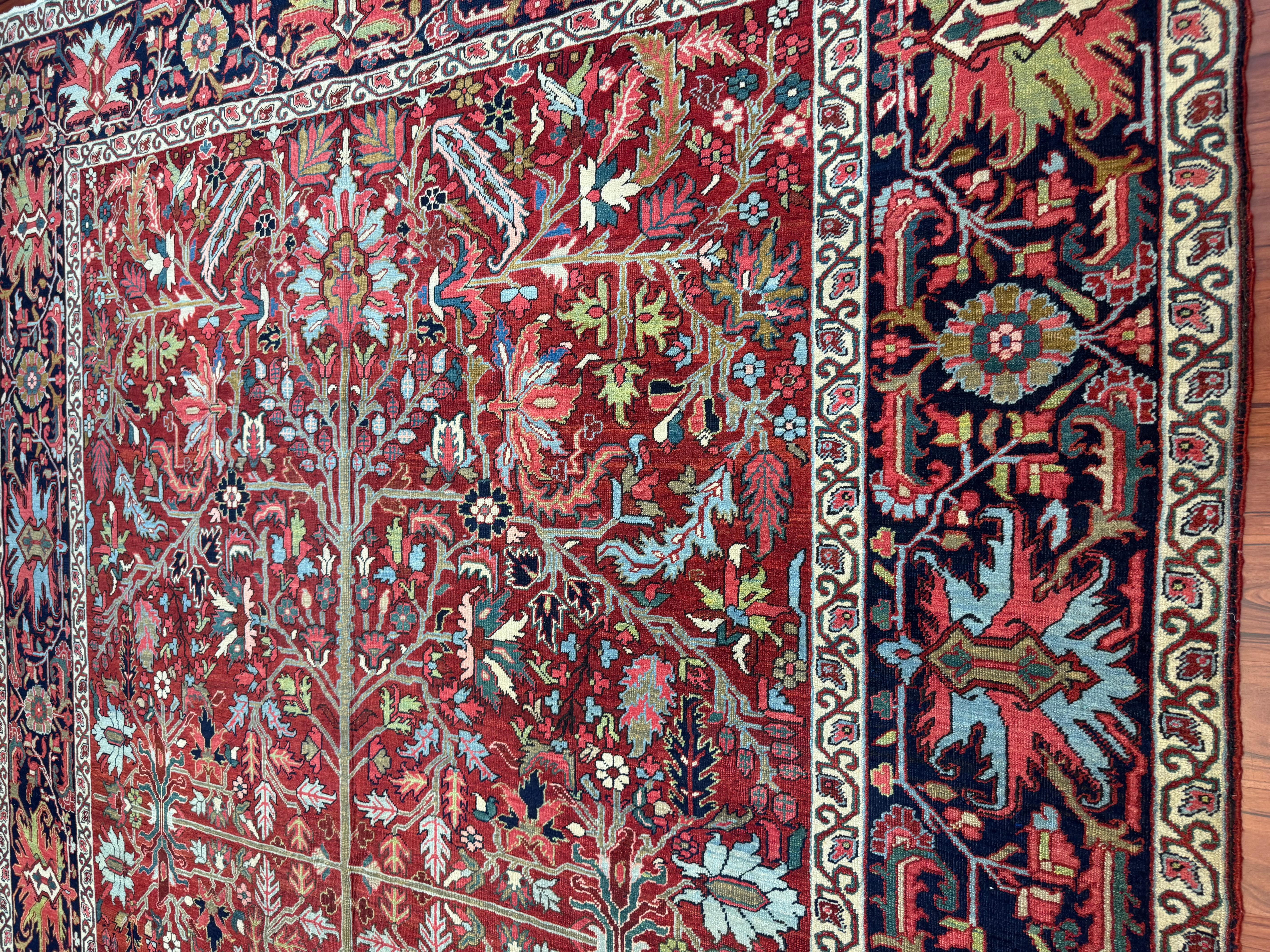 Antiker persischer Heriz-Teppich im Angebot 2