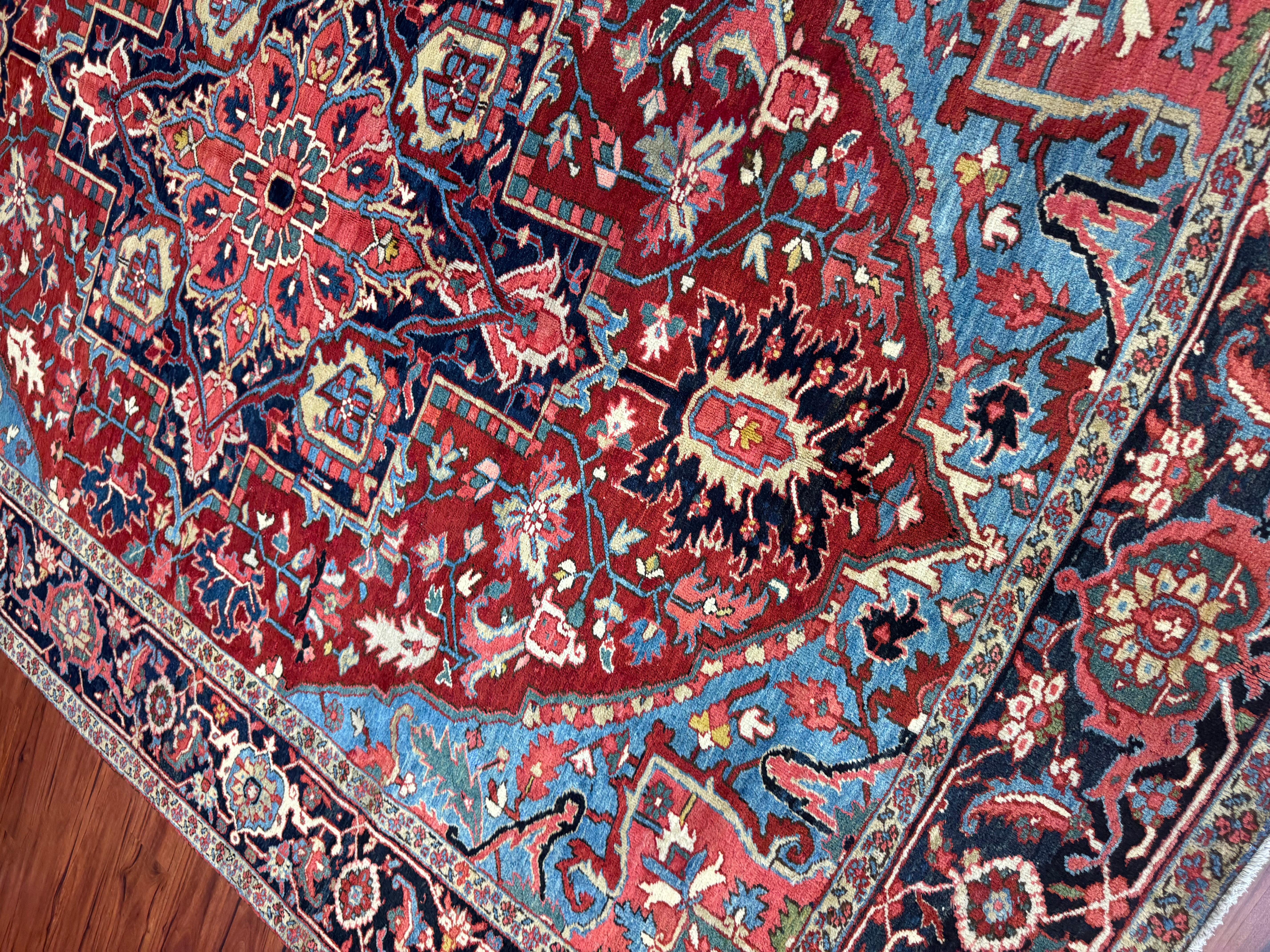 Antiker persischer Heriz-Teppich im Angebot 4