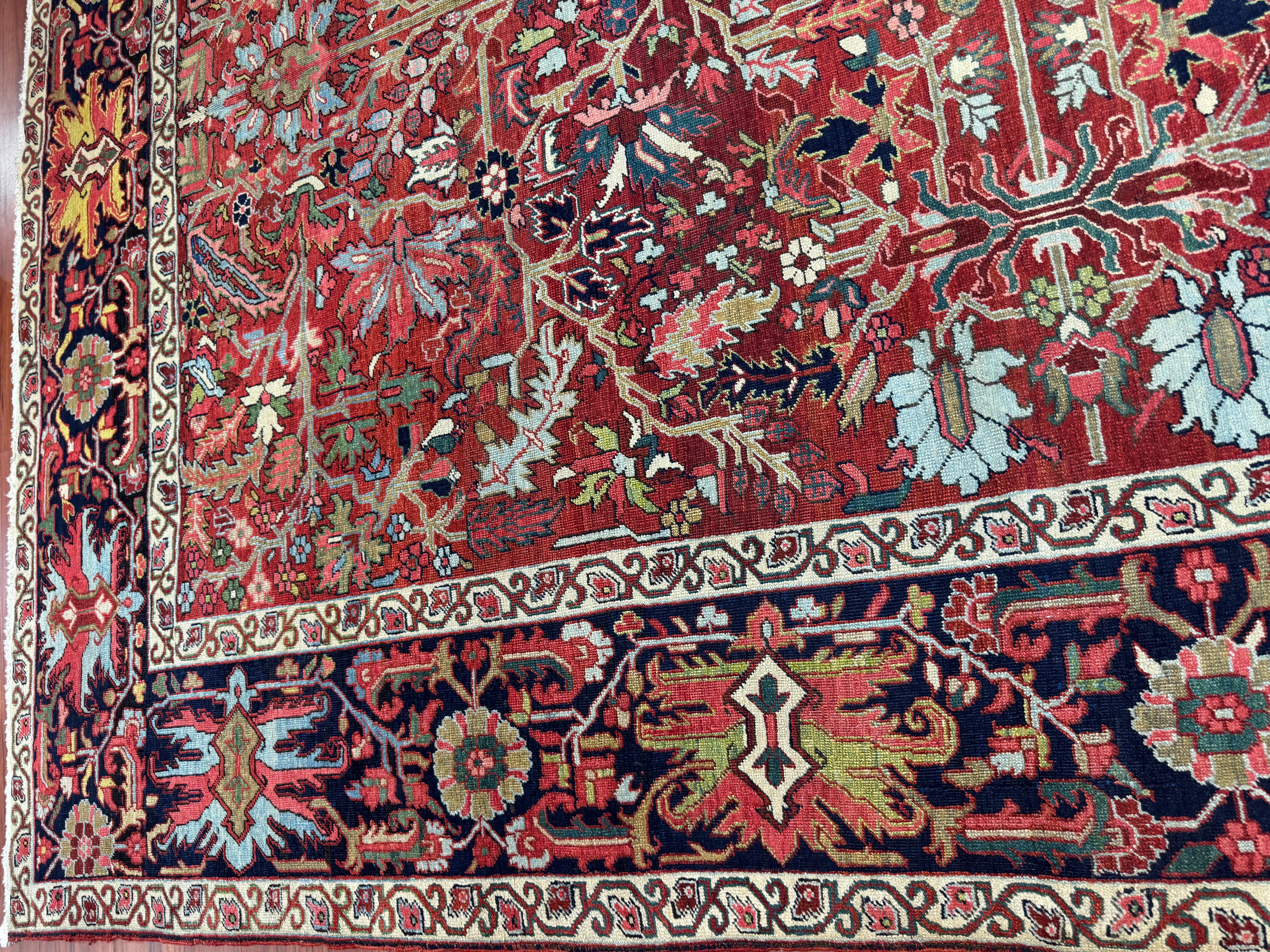 Antiker persischer Heriz-Teppich im Angebot 6