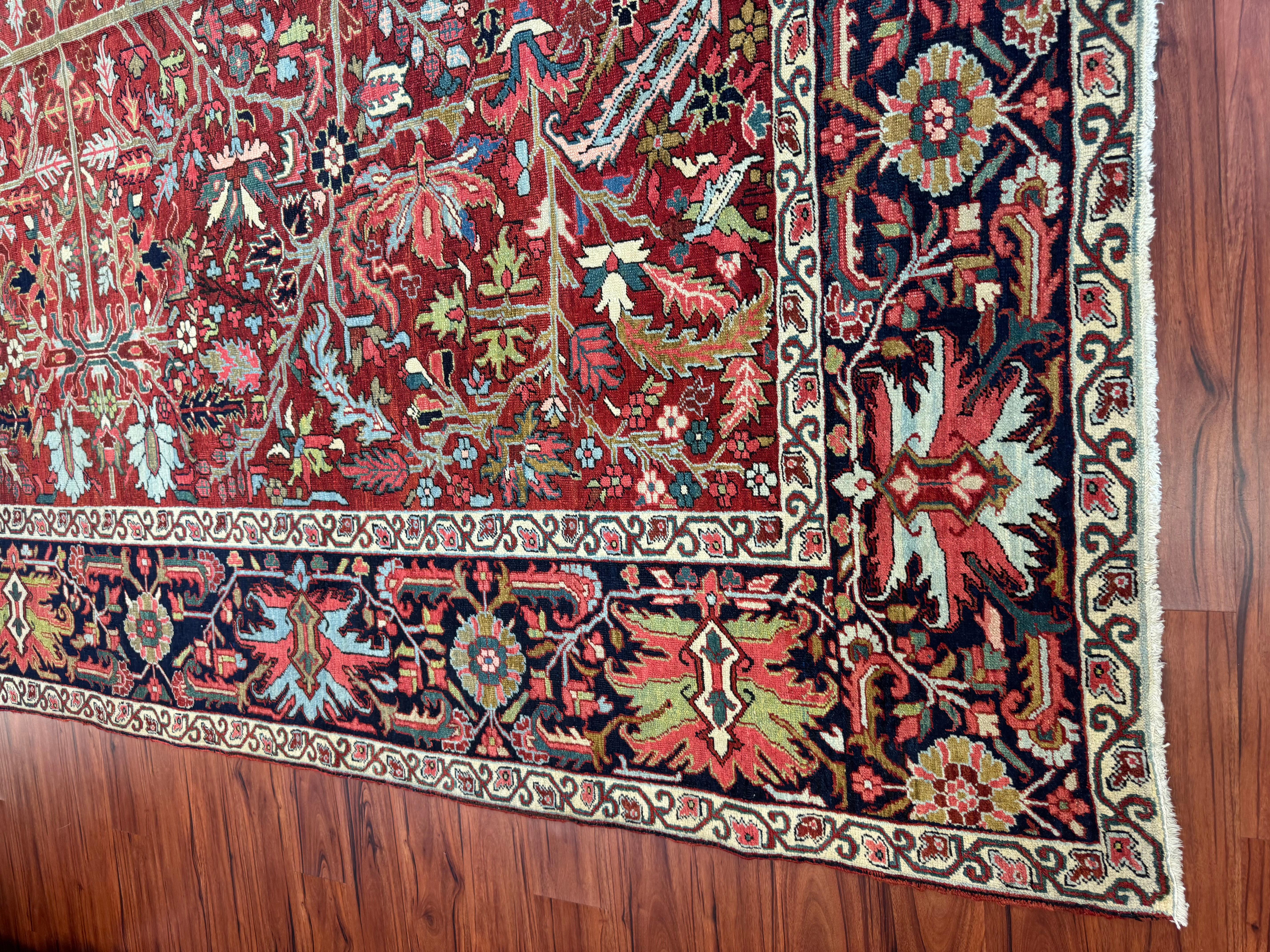 Antiker persischer Heriz-Teppich im Angebot 7