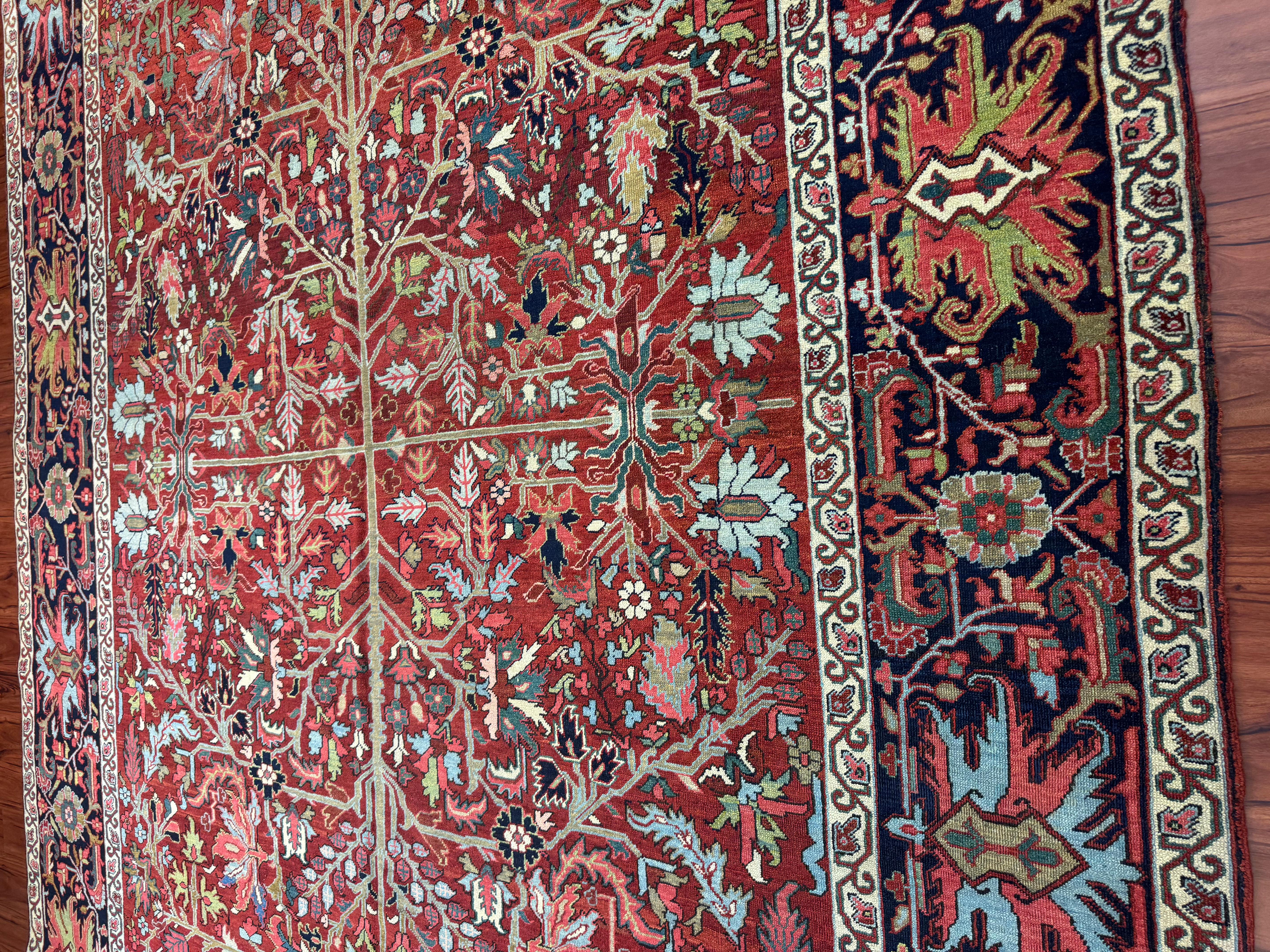 Antiker persischer Heriz-Teppich im Angebot 9