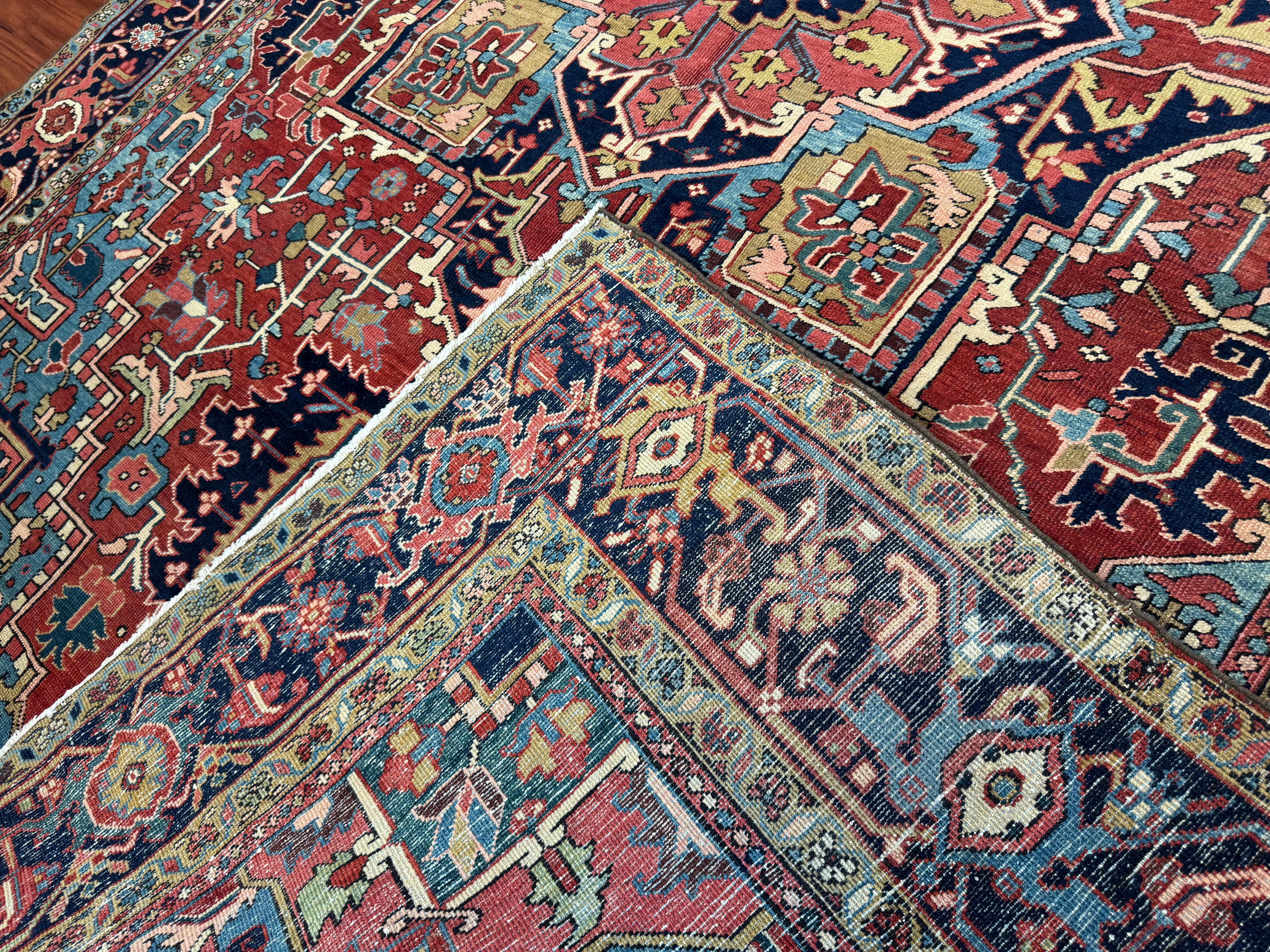 Antiker persischer Heriz-Teppich im Angebot 10