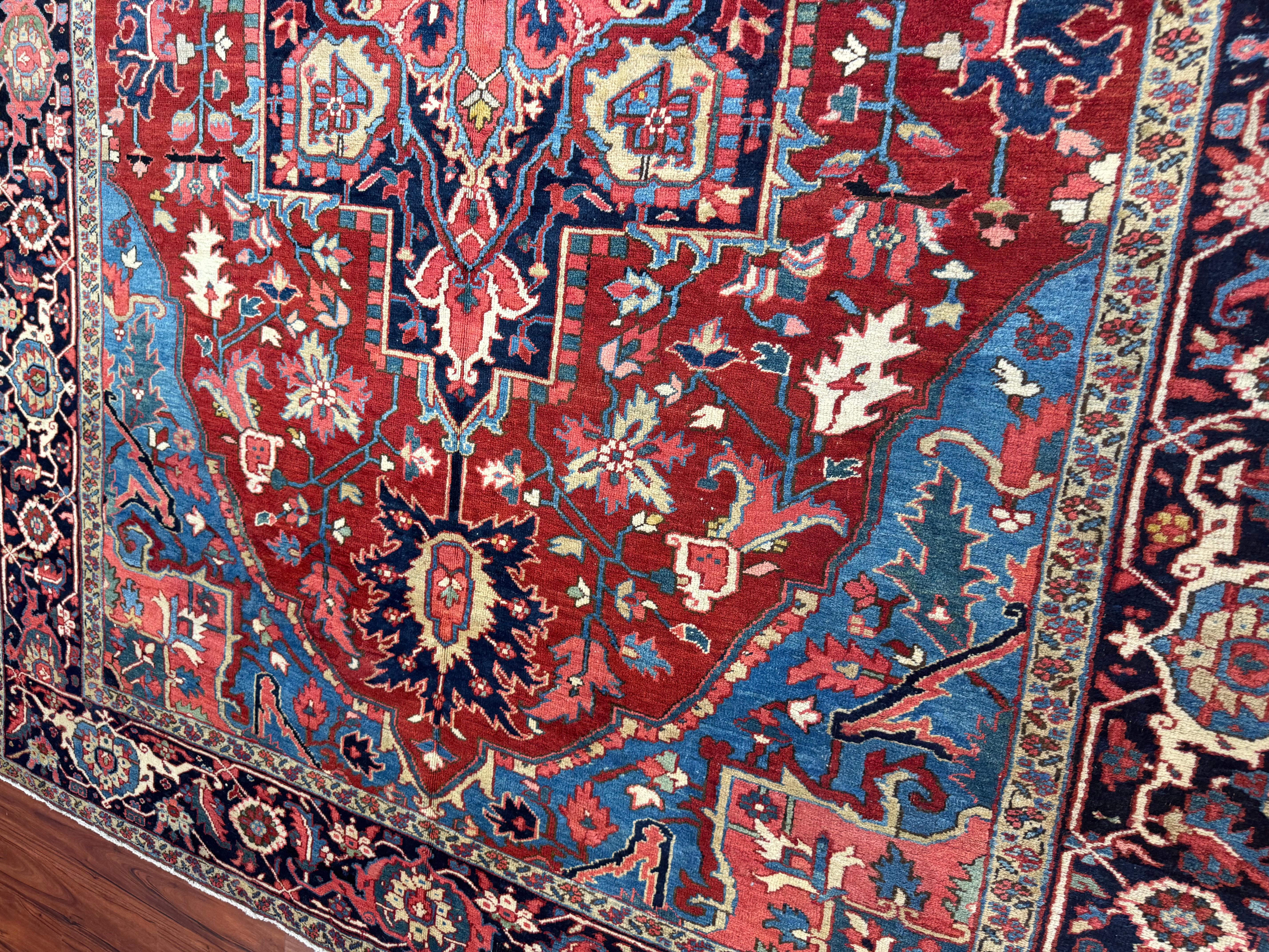 Antiker persischer Heriz-Teppich im Angebot 11