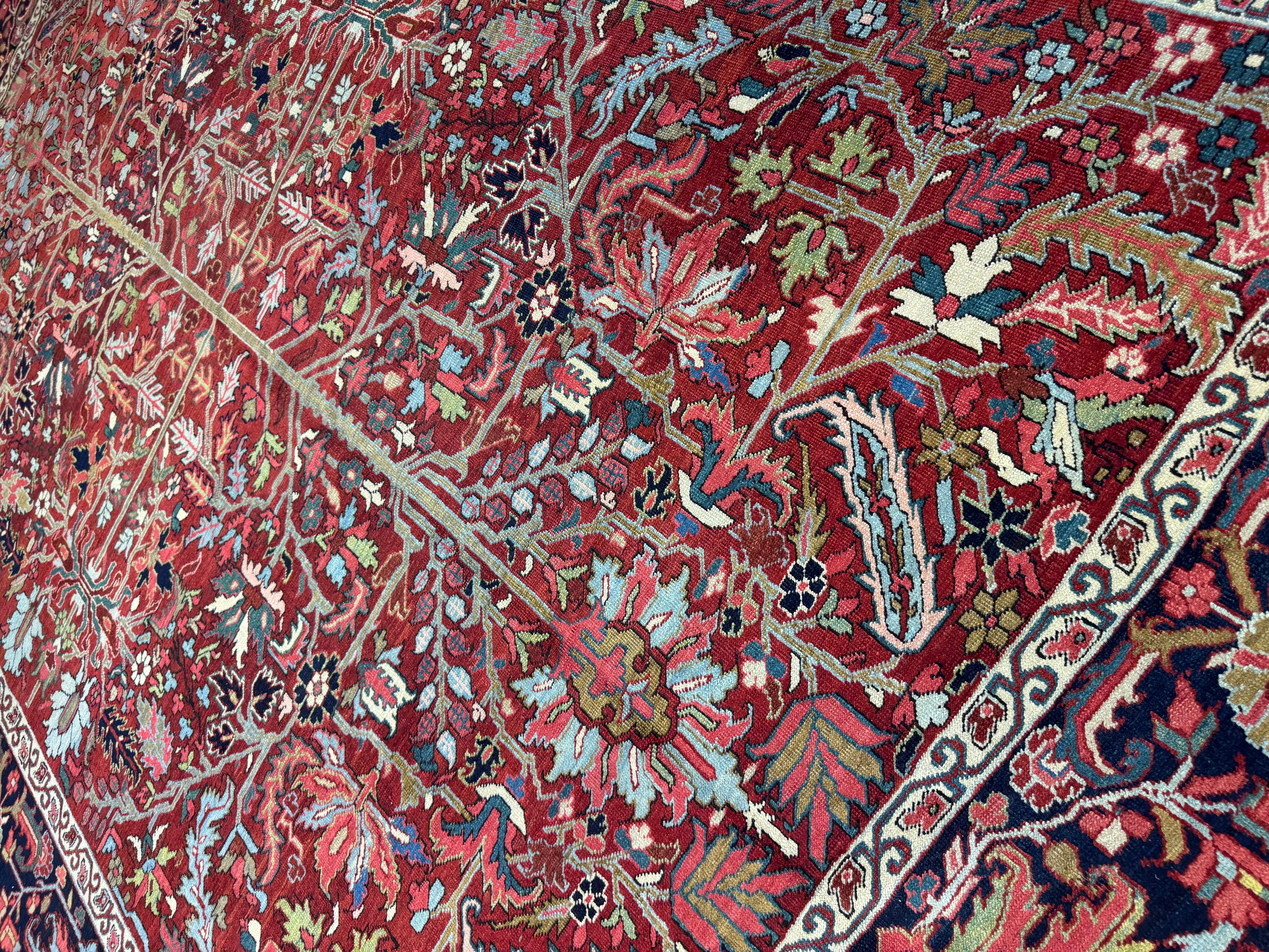 Antiker persischer Heriz-Teppich im Angebot 11