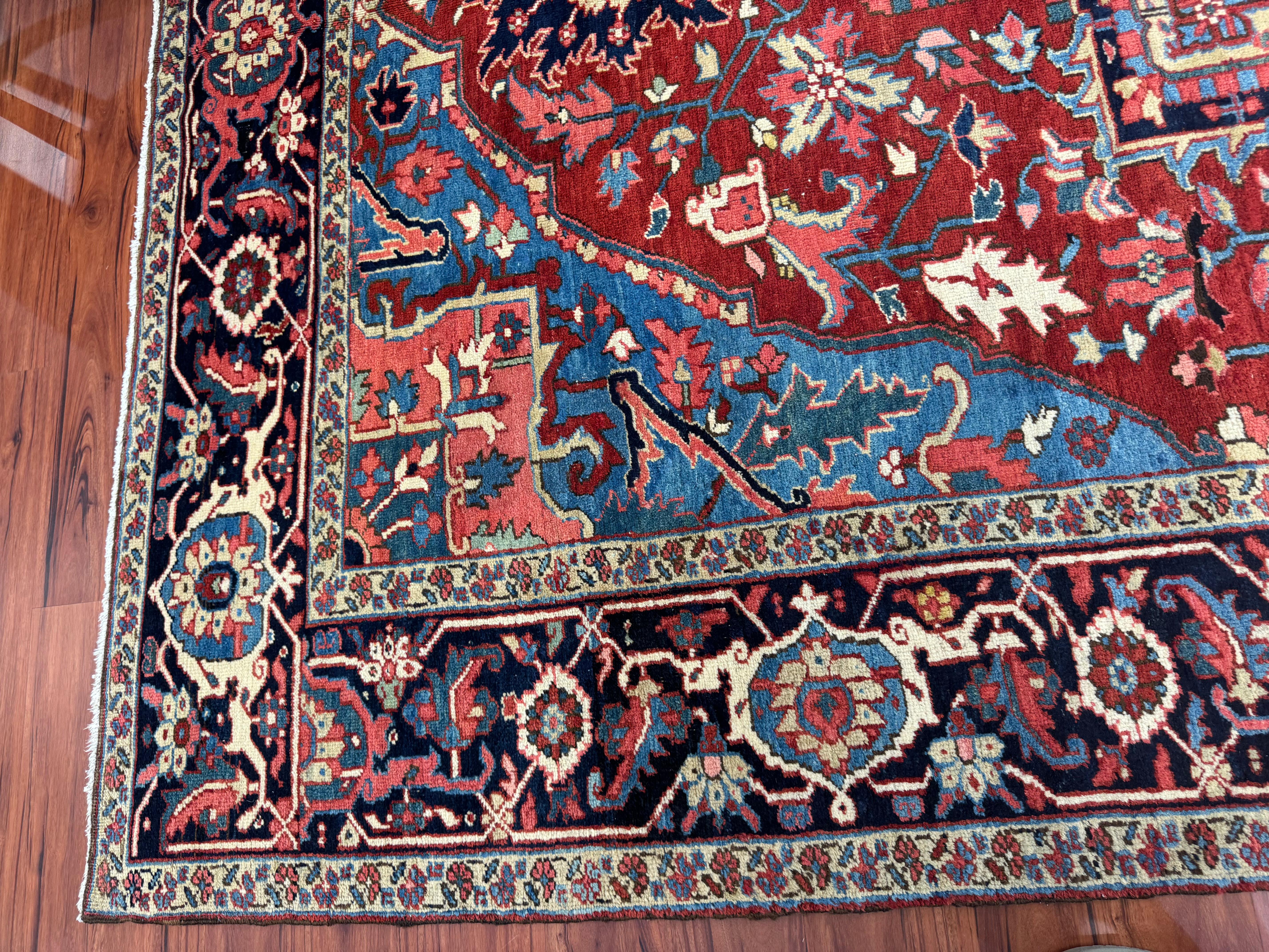 Antiker persischer Heriz-Teppich im Angebot 12