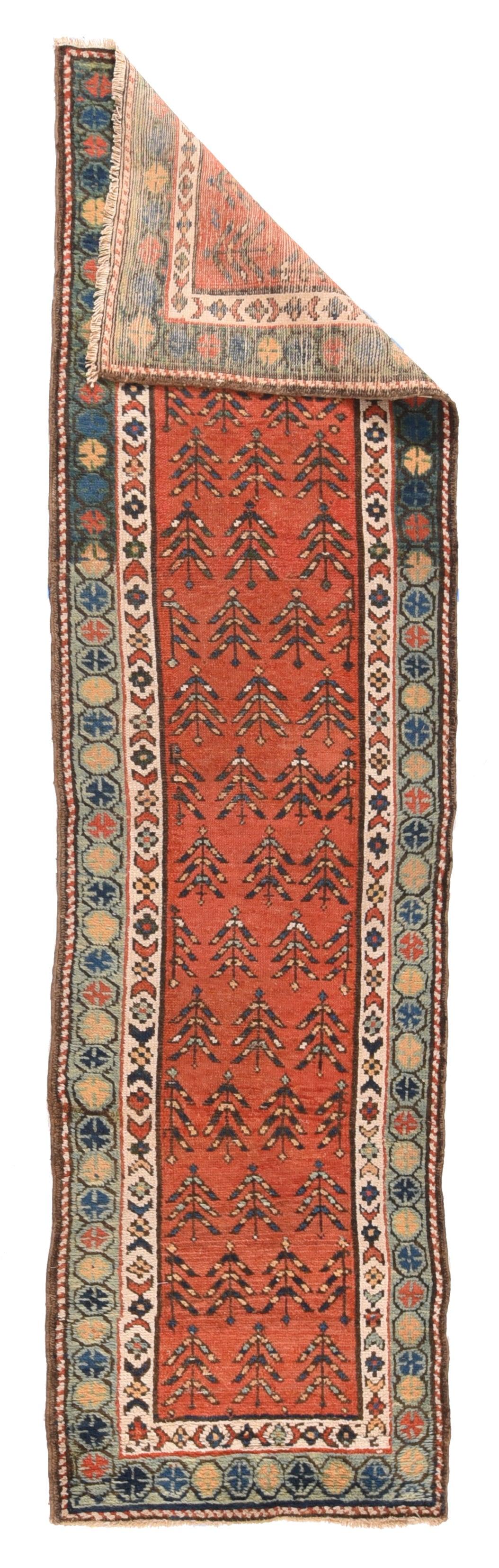 Antiker langer nordwestlicher persischer langer Teppich 2'4'' x 8'4'' (Handgeknüpft) im Angebot