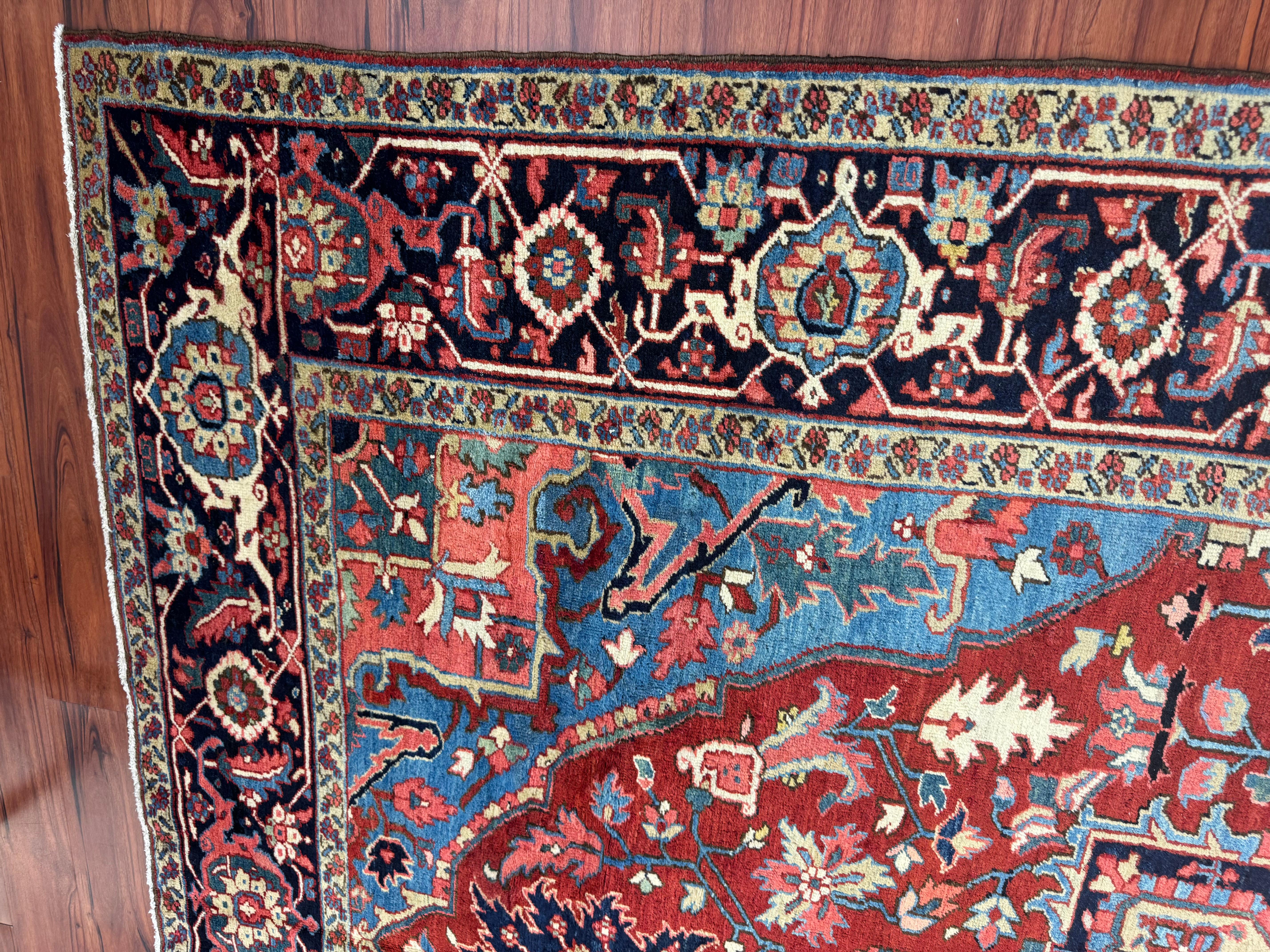Antiker persischer Heriz-Teppich (Asiatisch) im Angebot