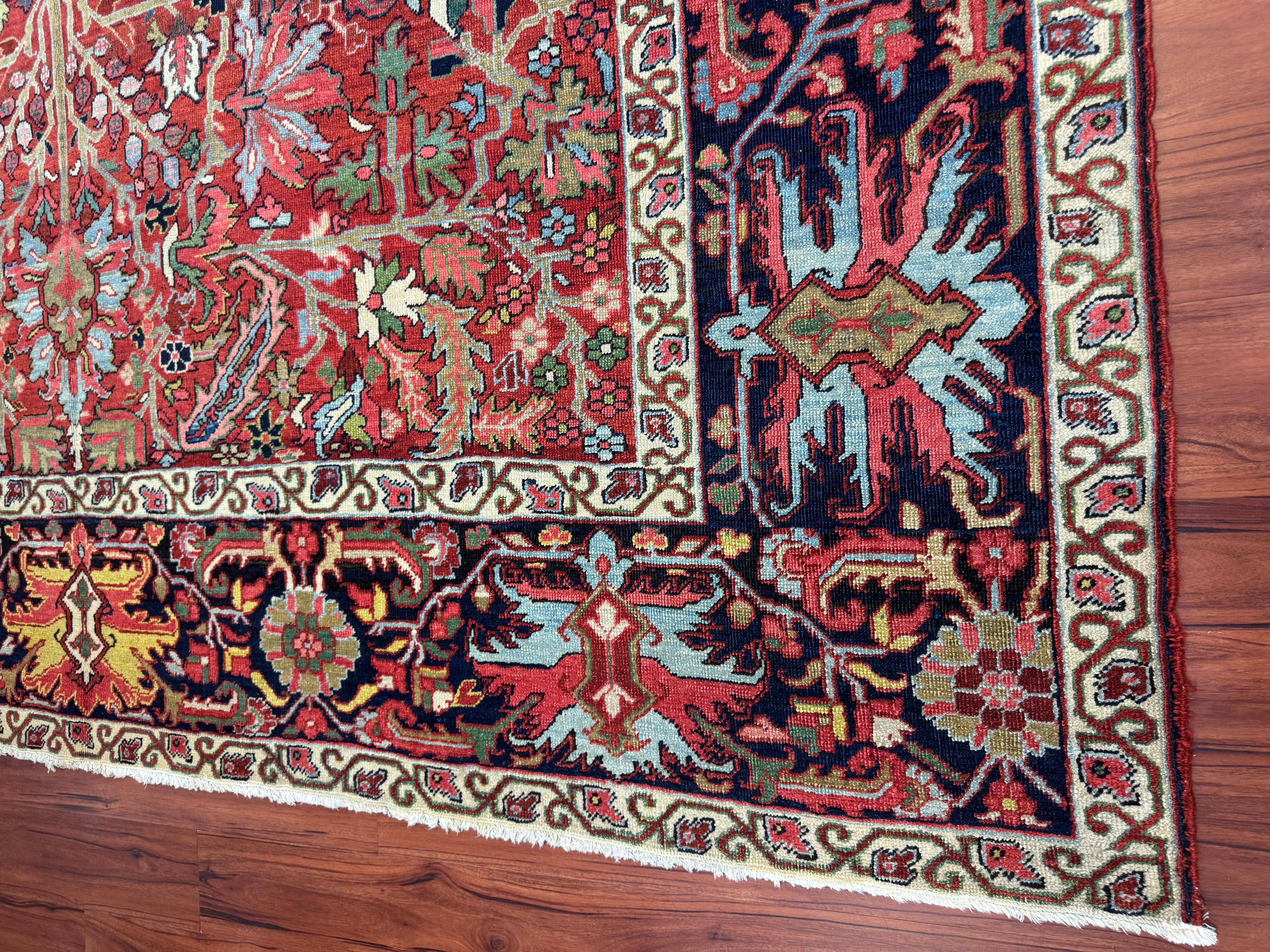 Antiker persischer Heriz-Teppich (Persisch) im Angebot