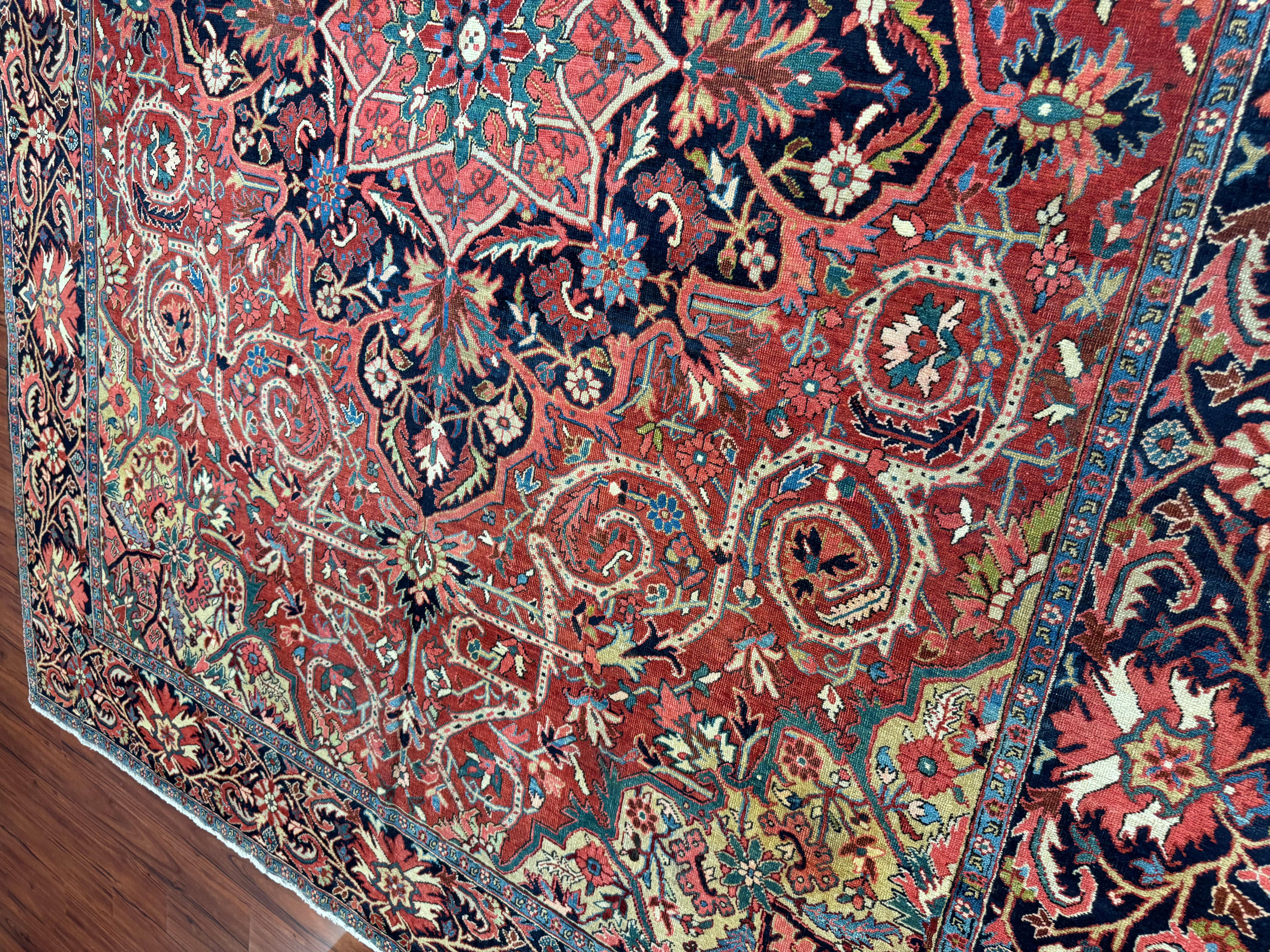 Antique Persian Heriz Rug In Good Condition For Sale In Gainesville, VA