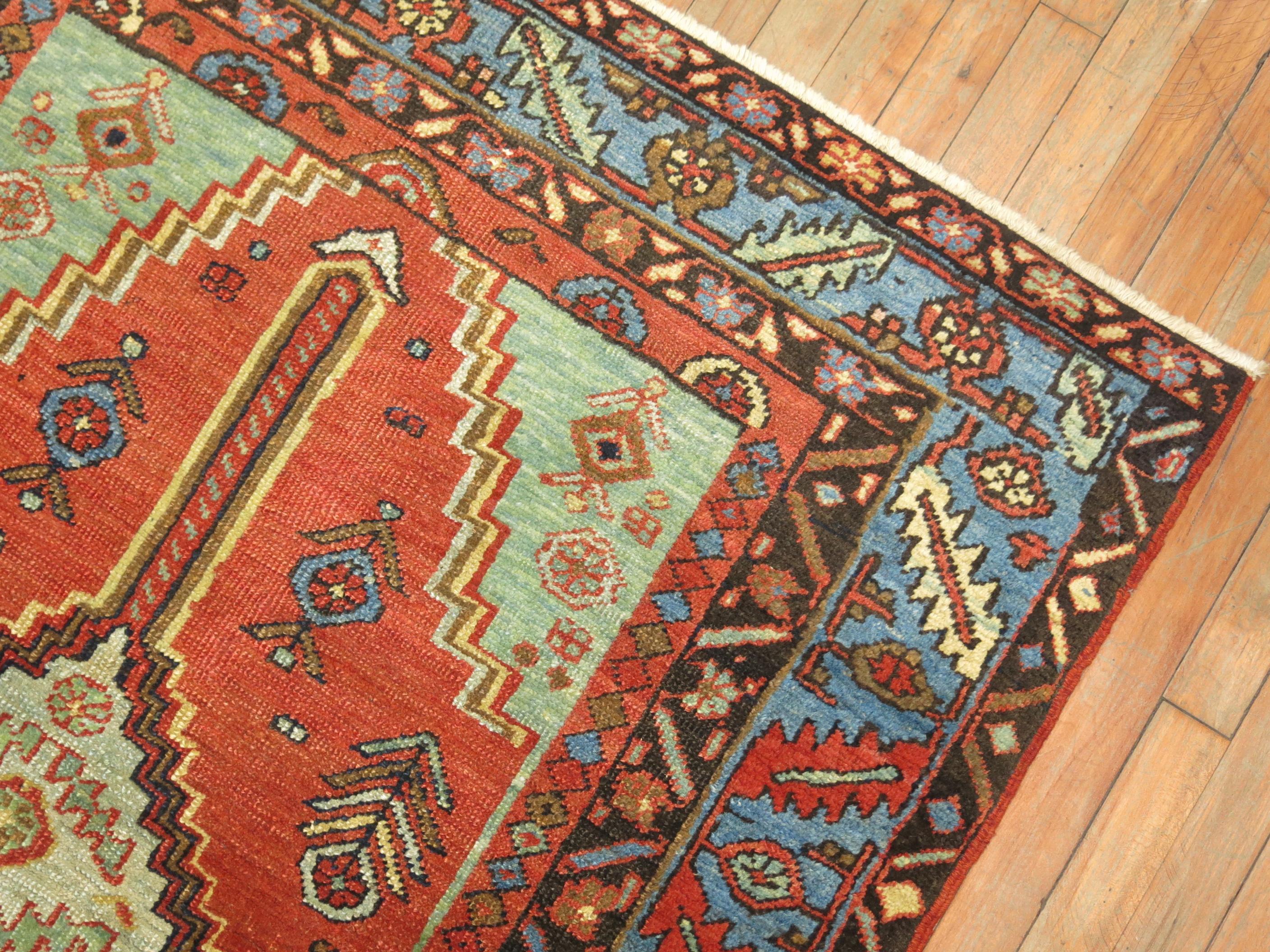 Antiker persischer Heriz-Teppich (Handgewebt) im Angebot