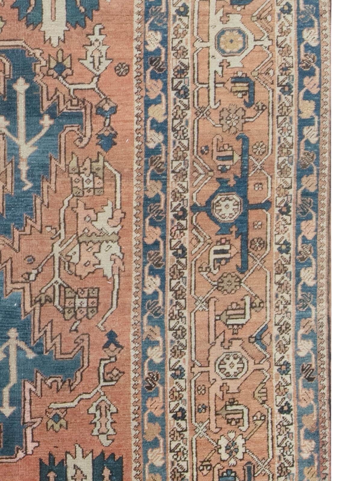 Antique Persian Heriz Brown & Navy Blue Handwoven Wool Rug (20. Jahrhundert)
