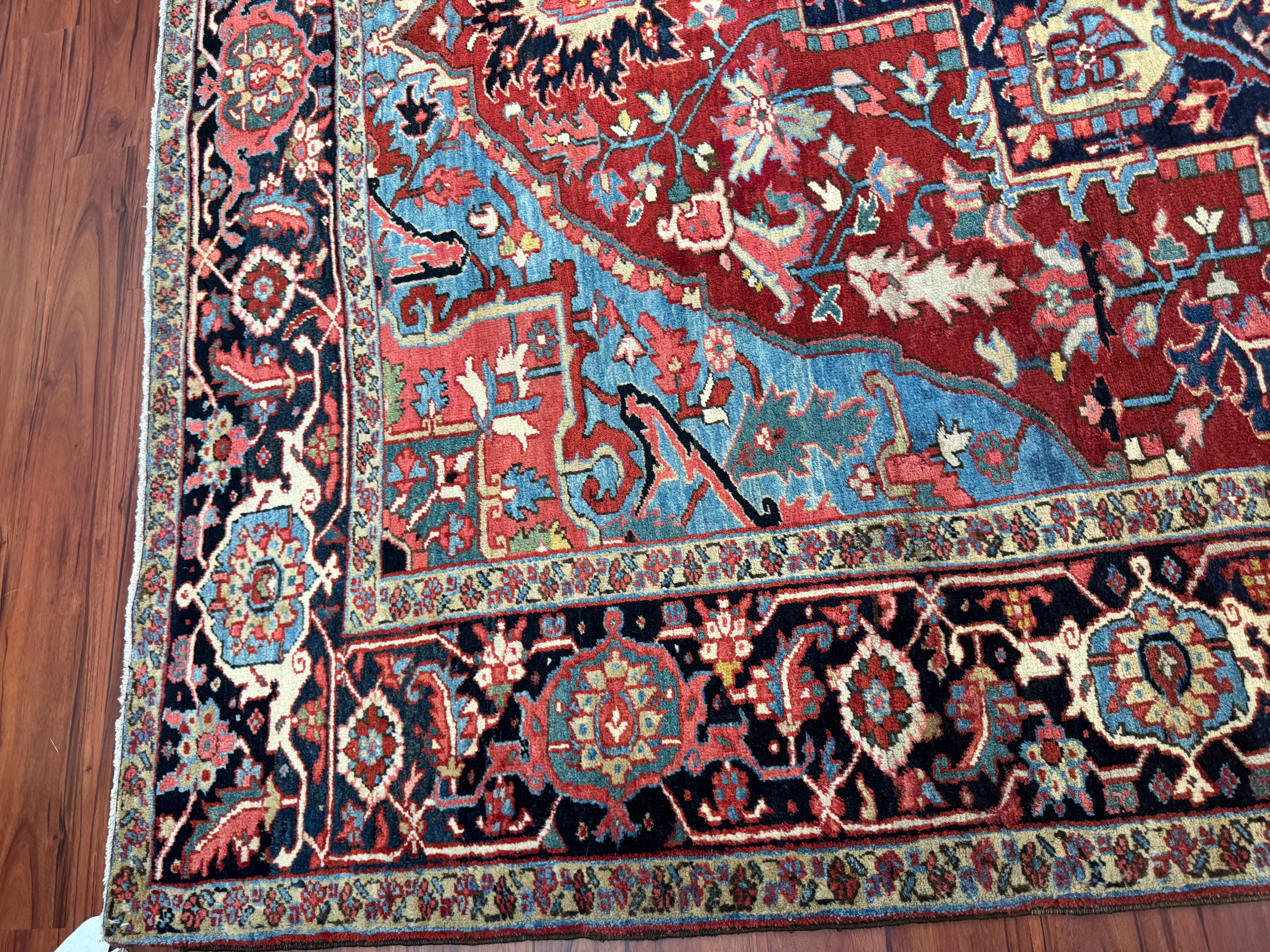 Antiker persischer Heriz-Teppich (Wolle) im Angebot