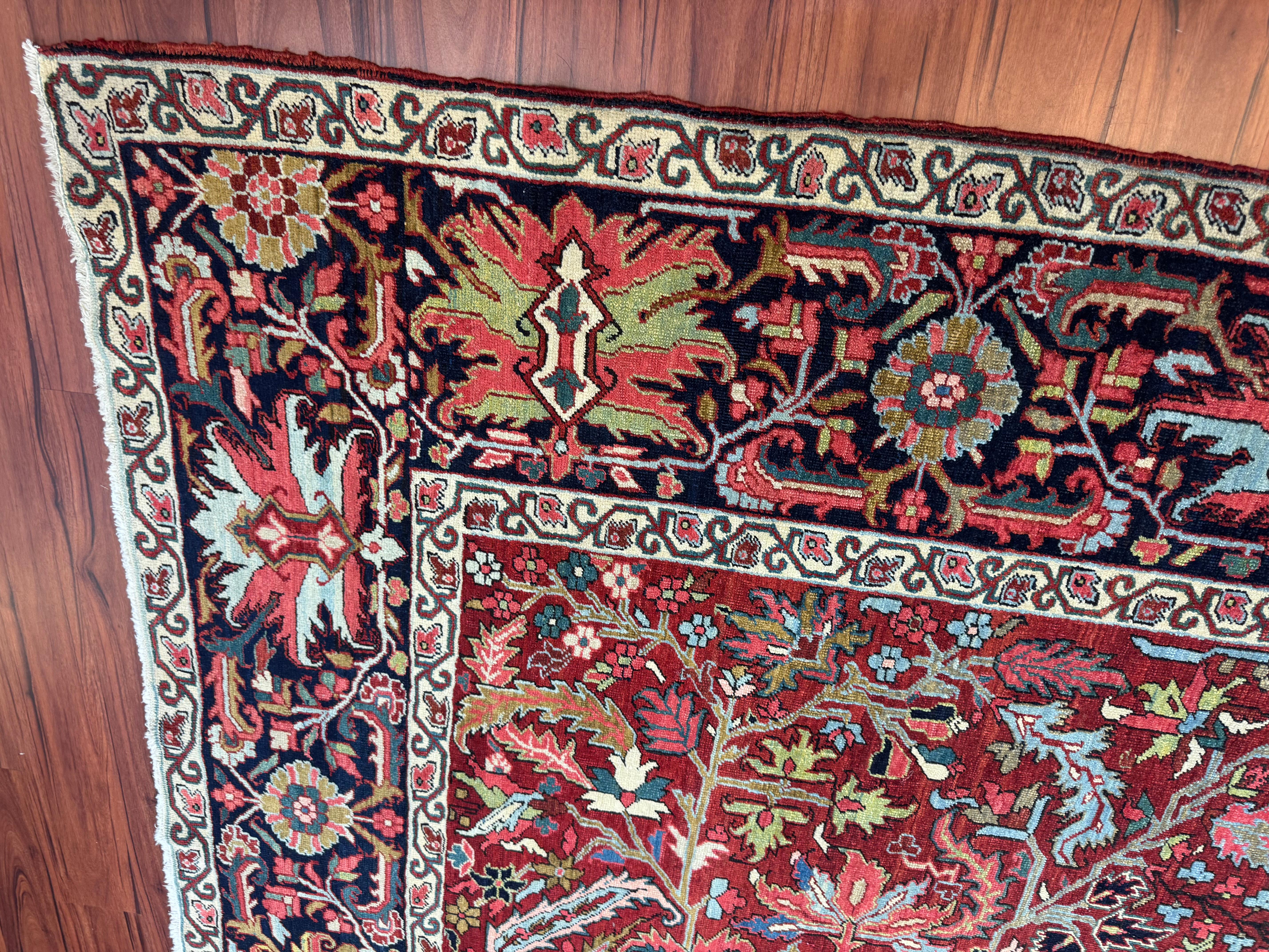 Antiker persischer Heriz-Teppich im Angebot 1