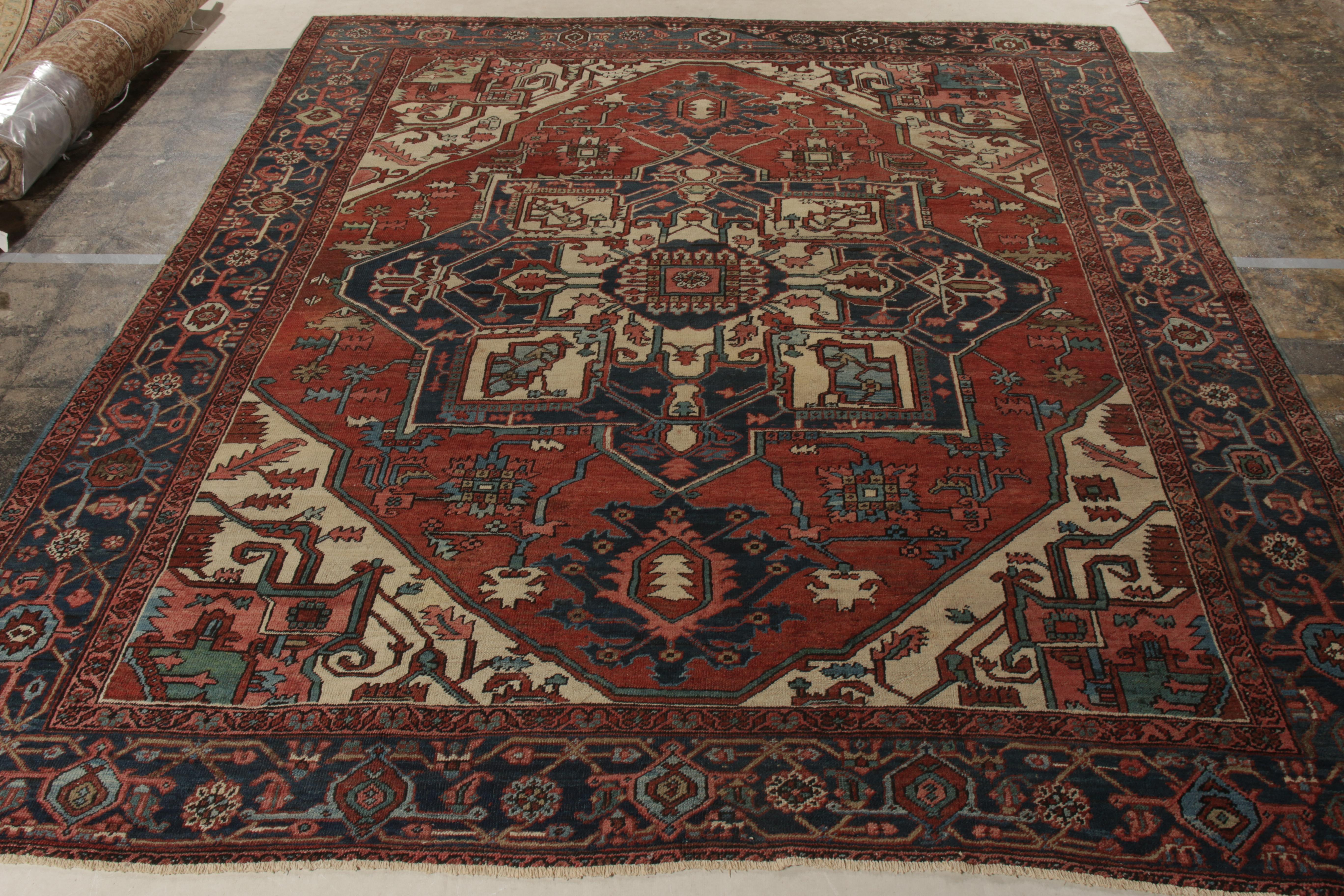 Handgeknüpft aus Wolle, ein 9x11 antiker Heriz-Teppich aus Persien um 1920-1930, der einen großartigen Einstieg in die Antique & Vintage Kollektion von Rug & Kilim darstellt. Der Teppich, der von der feinen persischen Sensibilität des frühen 19.