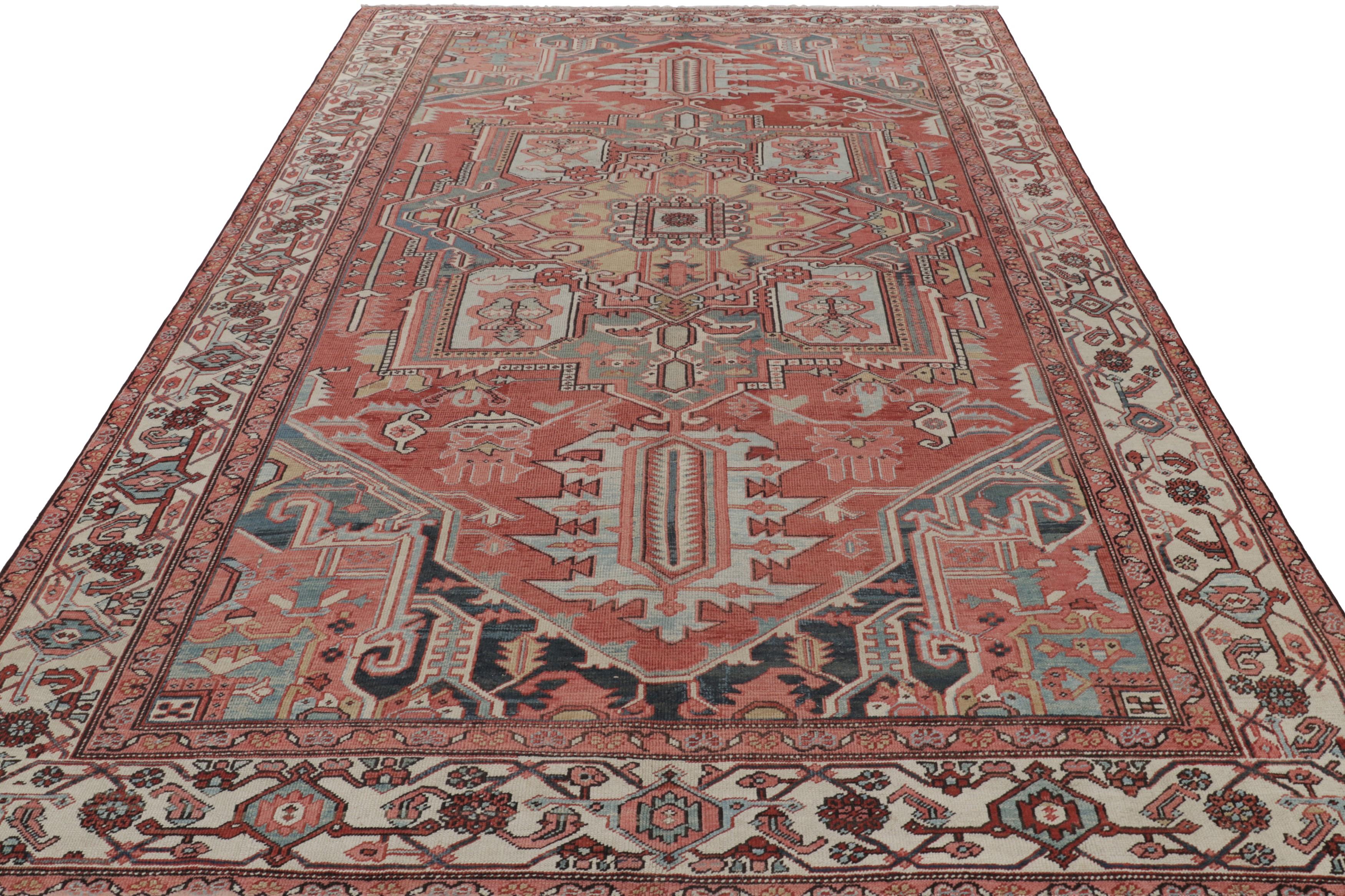 Antiker persischer Heriz-Teppich in Rot mit buntem geometrischem Medaillon - Rug & Kilim (Handgeknüpft) im Angebot