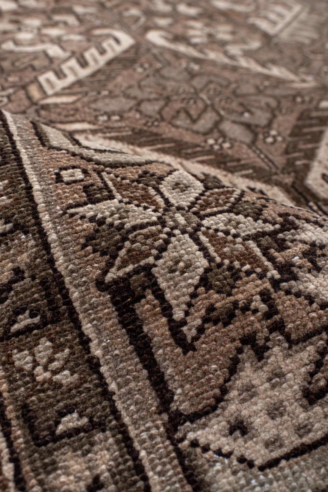 Lana Tappeto antico persiano Heriz nei morbidi toni della terra in vendita